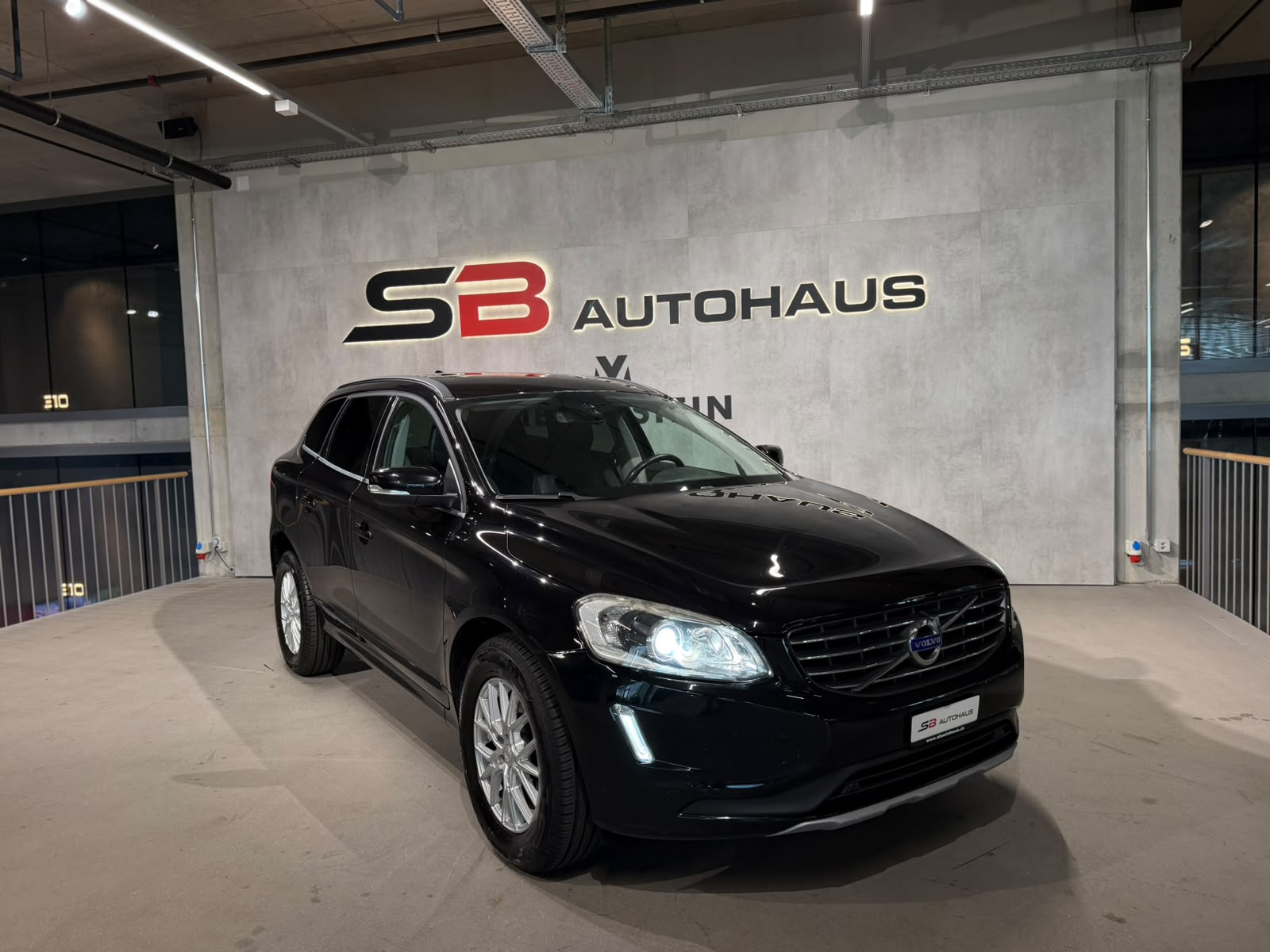 VOLVO XC60 D4 AWD Momentum Geartronic (CH)-image-2