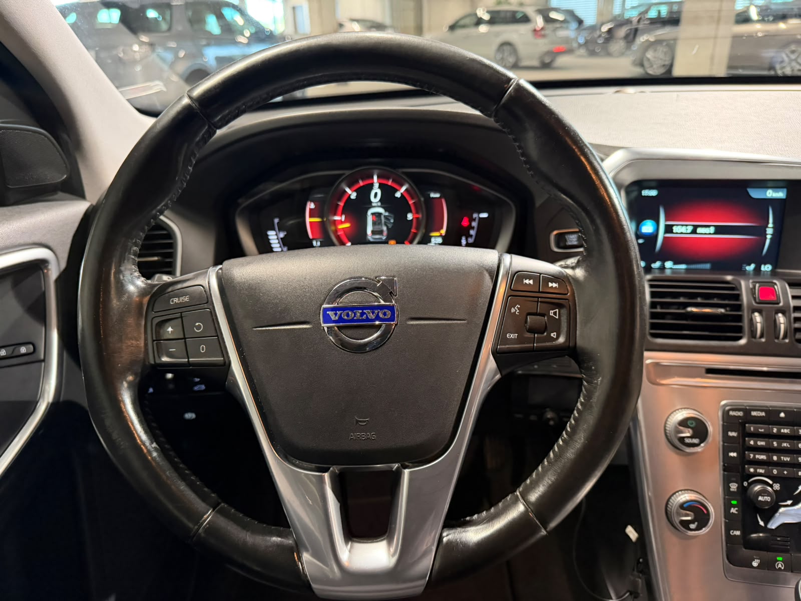 VOLVO XC60 D4 AWD Momentum Geartronic (CH)-image-19
