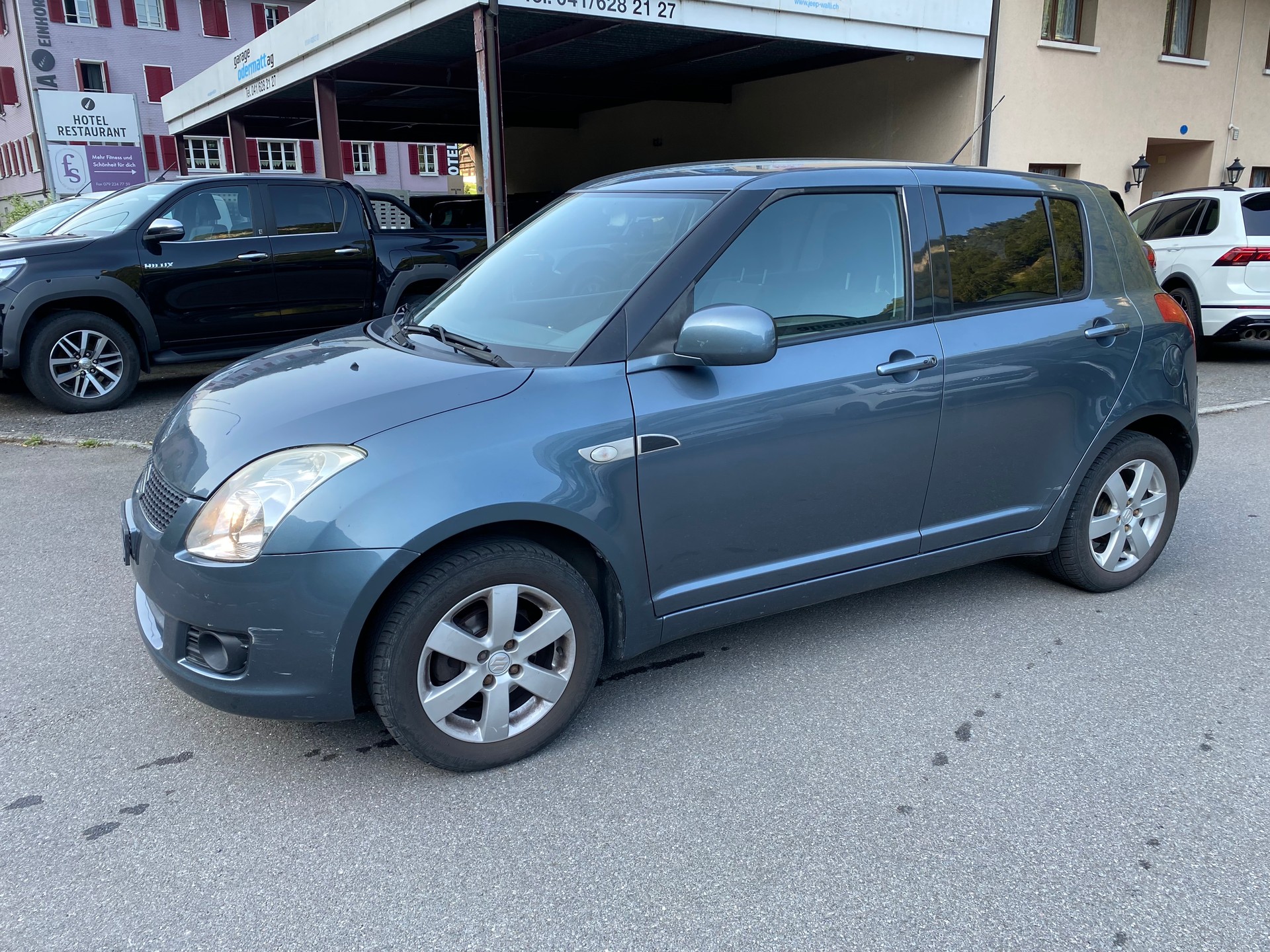 SUZUKI Swift 1.3i 16V GL Top 4x4-image-1