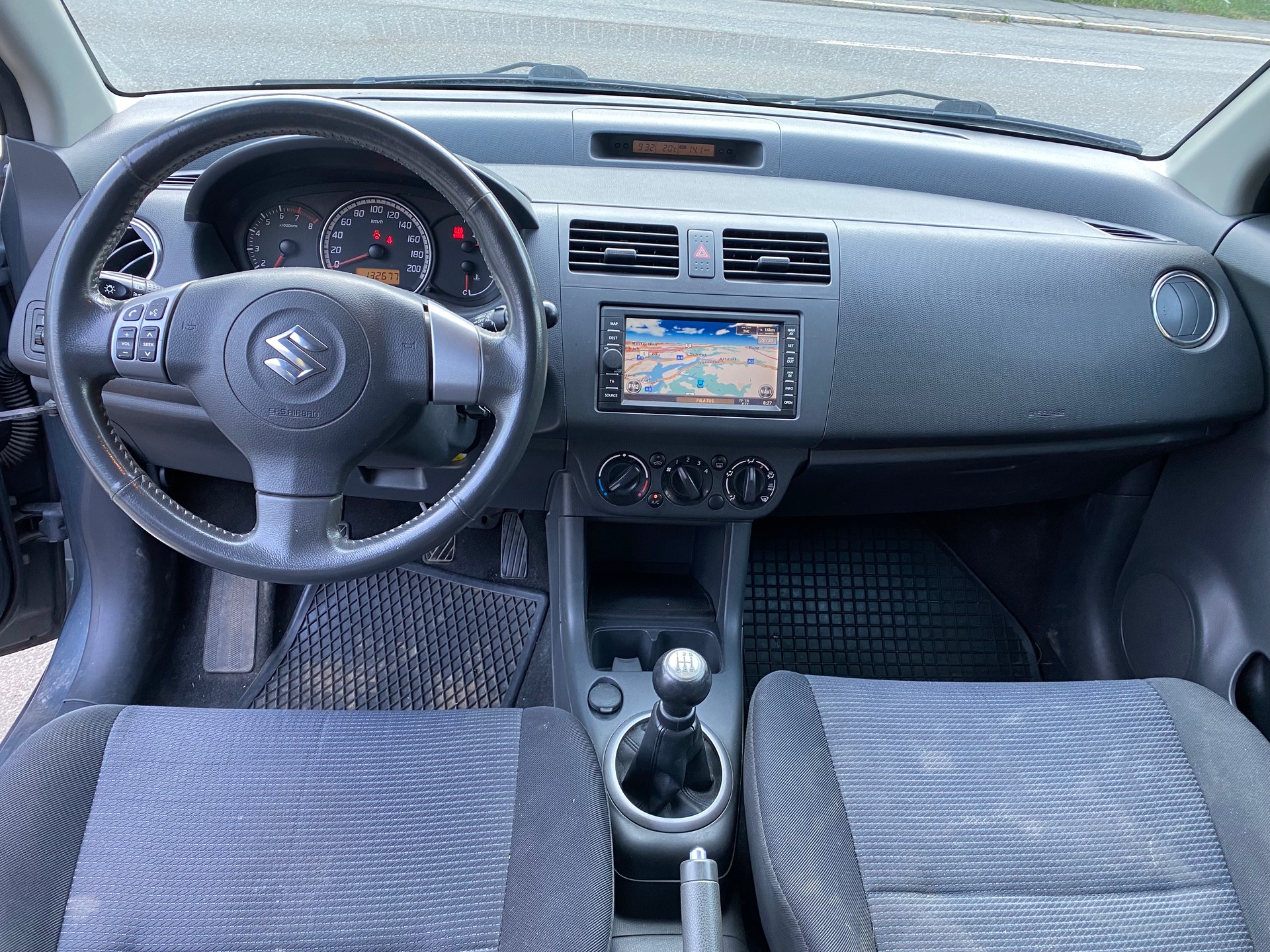 SUZUKI Swift 1.3i 16V GL Top 4x4-image-3