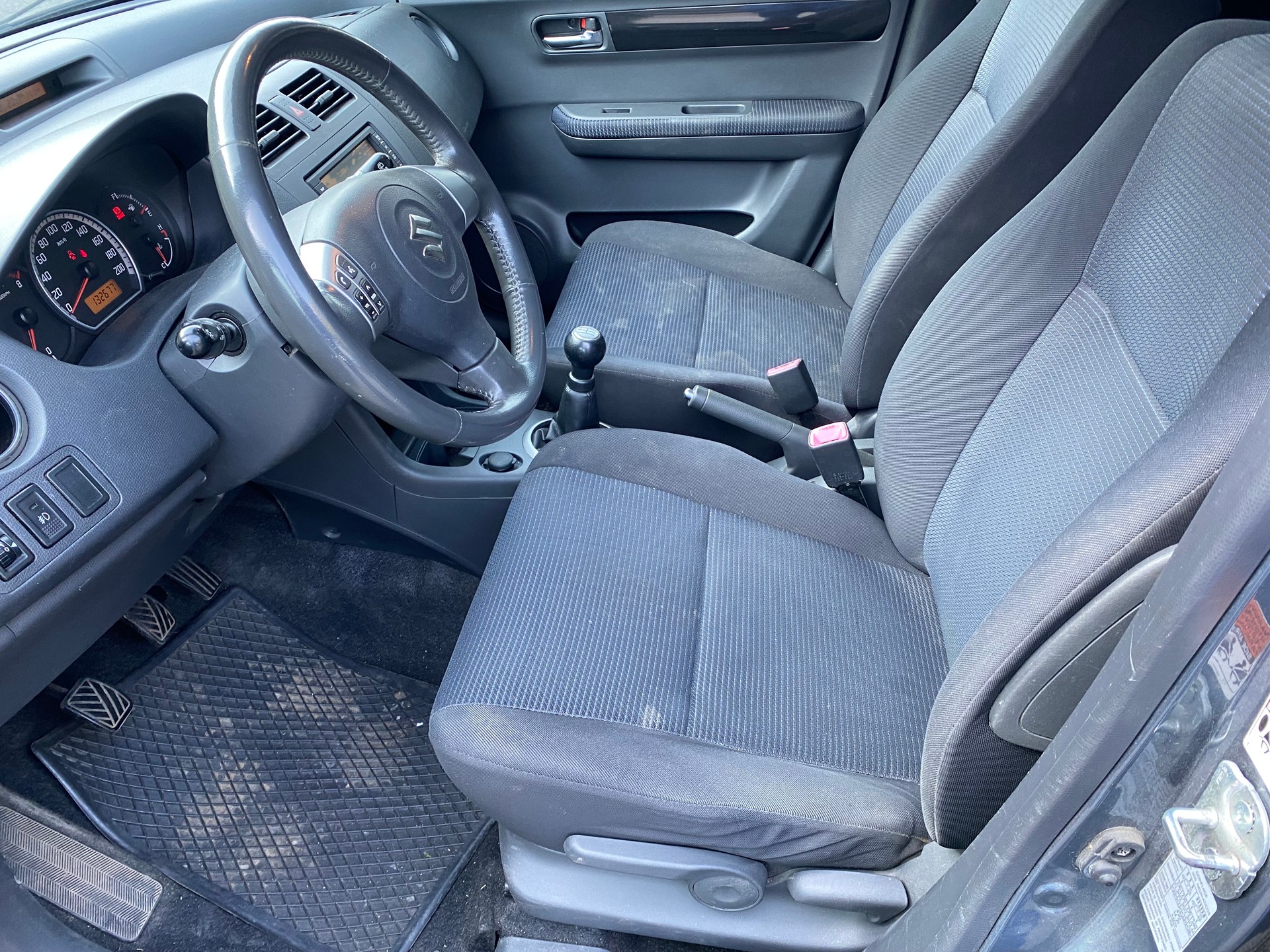 SUZUKI Swift 1.3i 16V GL Top 4x4-image-2