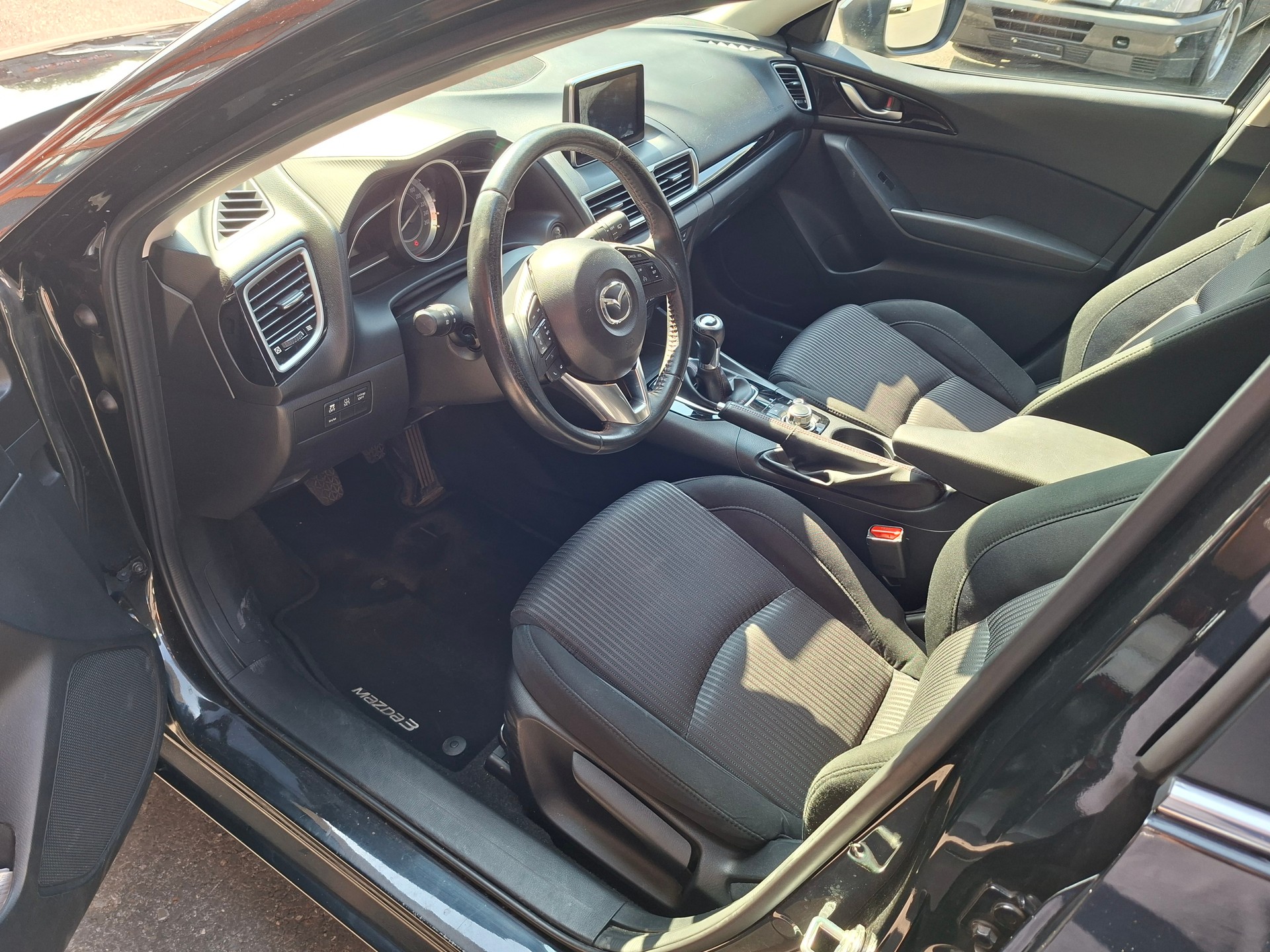 MAZDA 3 2.2 16V CD Revolution-image-8