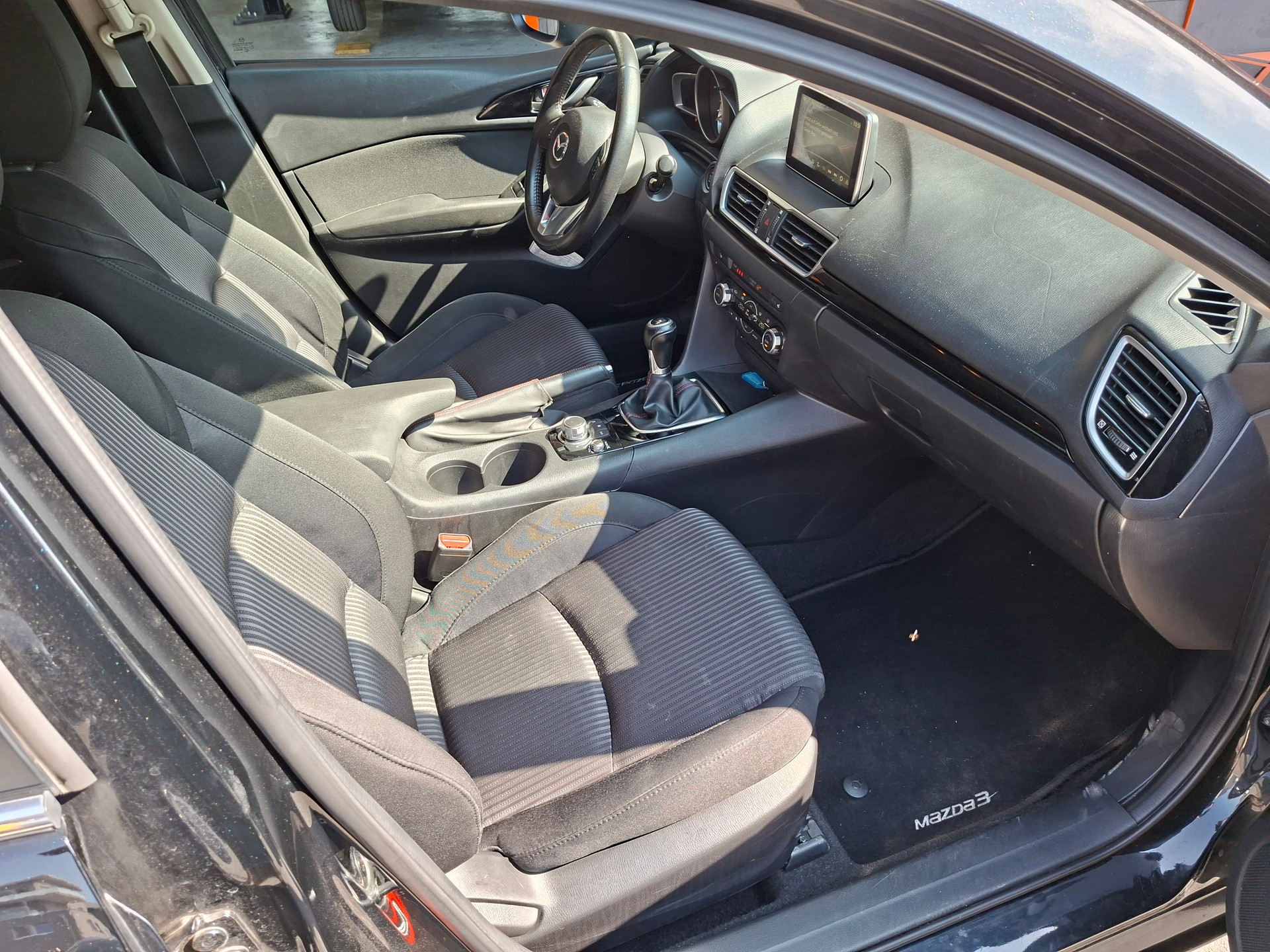 MAZDA 3 2.2 16V CD Revolution-image-11