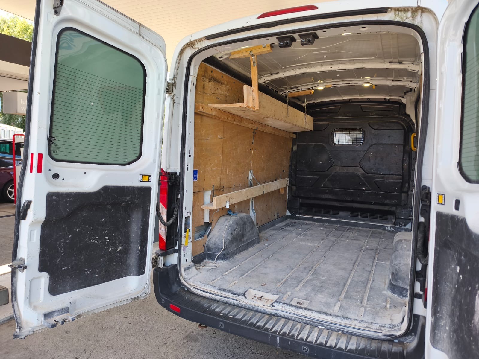 FORD Transit Van 350 L2 Trend 2.0 TDCi 130 FWD-image-14