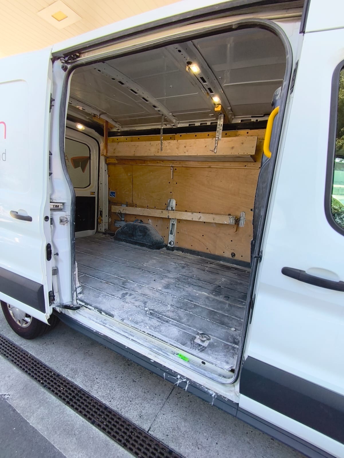 FORD Transit Van 350 L2 Trend 2.0 TDCi 130 FWD-image-13