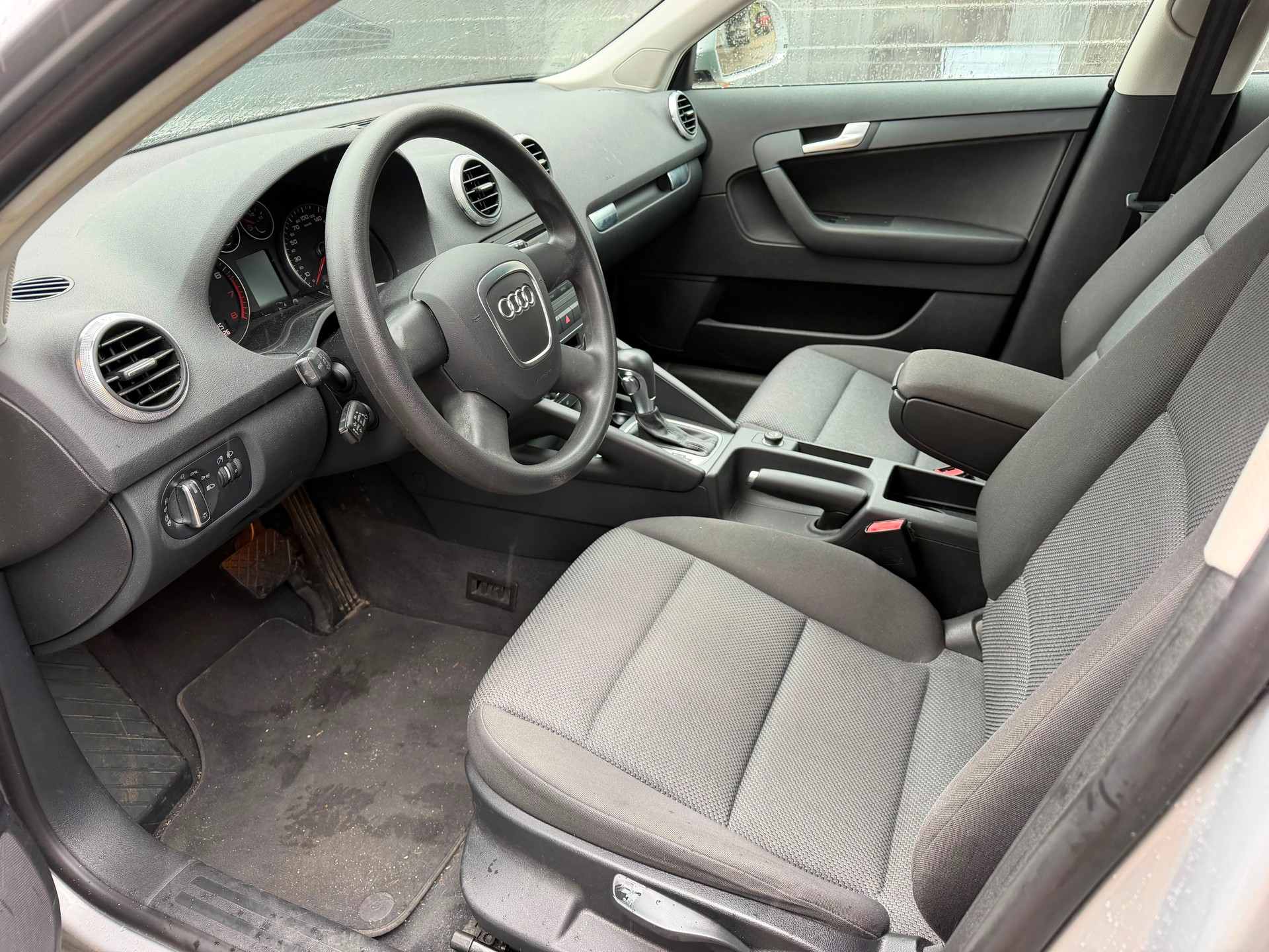 AUDI A3 Sportback 1.8 TFSI Ambiente S-tronic-image-7