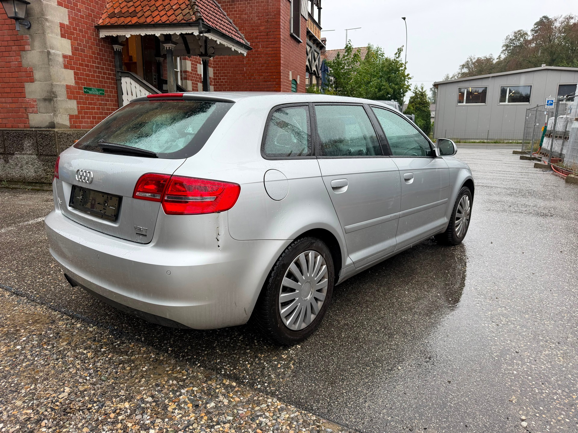 AUDI A3 Sportback 1.8 TFSI Ambiente S-tronic-image-3