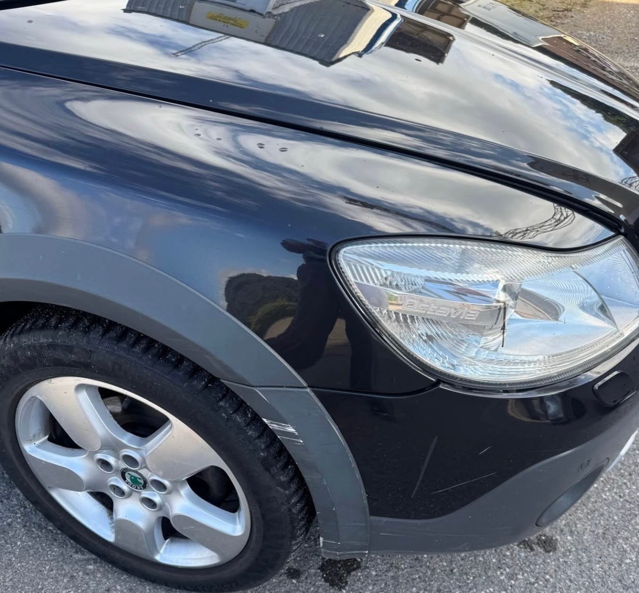 SKODA Octavia Combi 2.0 TDI Scout 4x4 (Klimatronik * AHK * Alufelgen * Sensoren * Multilenkrad * Xenon * Navigation * BO5)-image-8