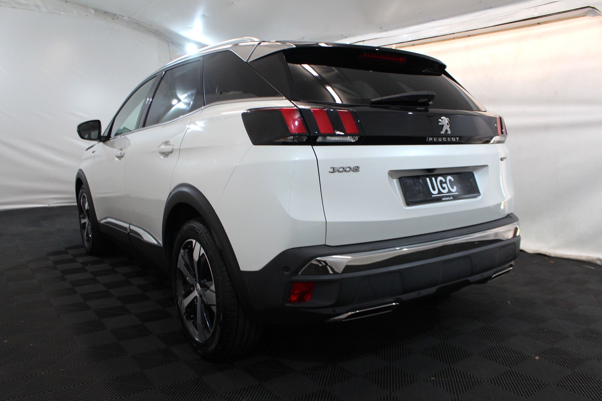 PEUGEOT 3008 2.0 BlueHDi 180 GT-showroom-element-3