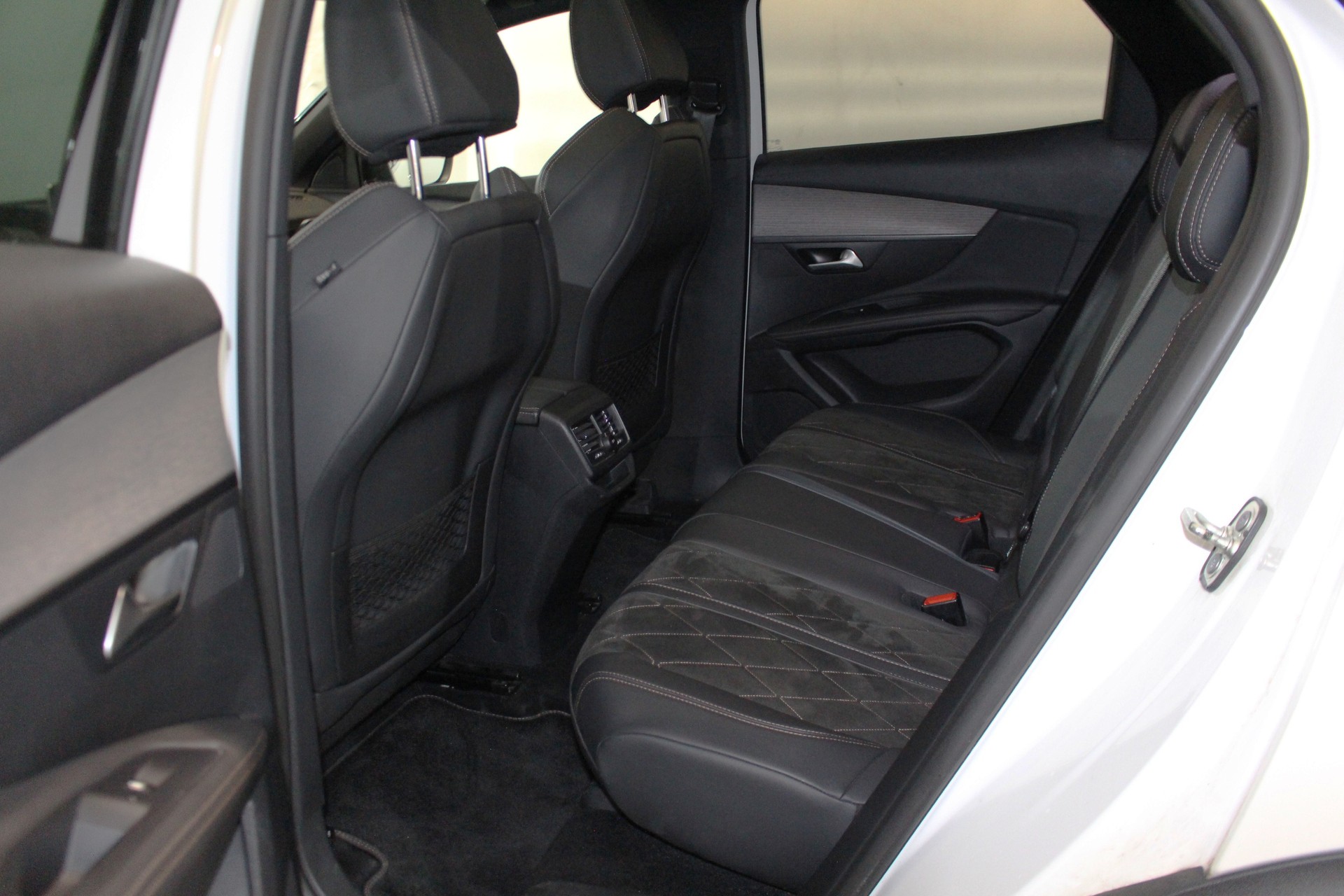 PEUGEOT 3008 2.0 BlueHDi 180 GT-image-7