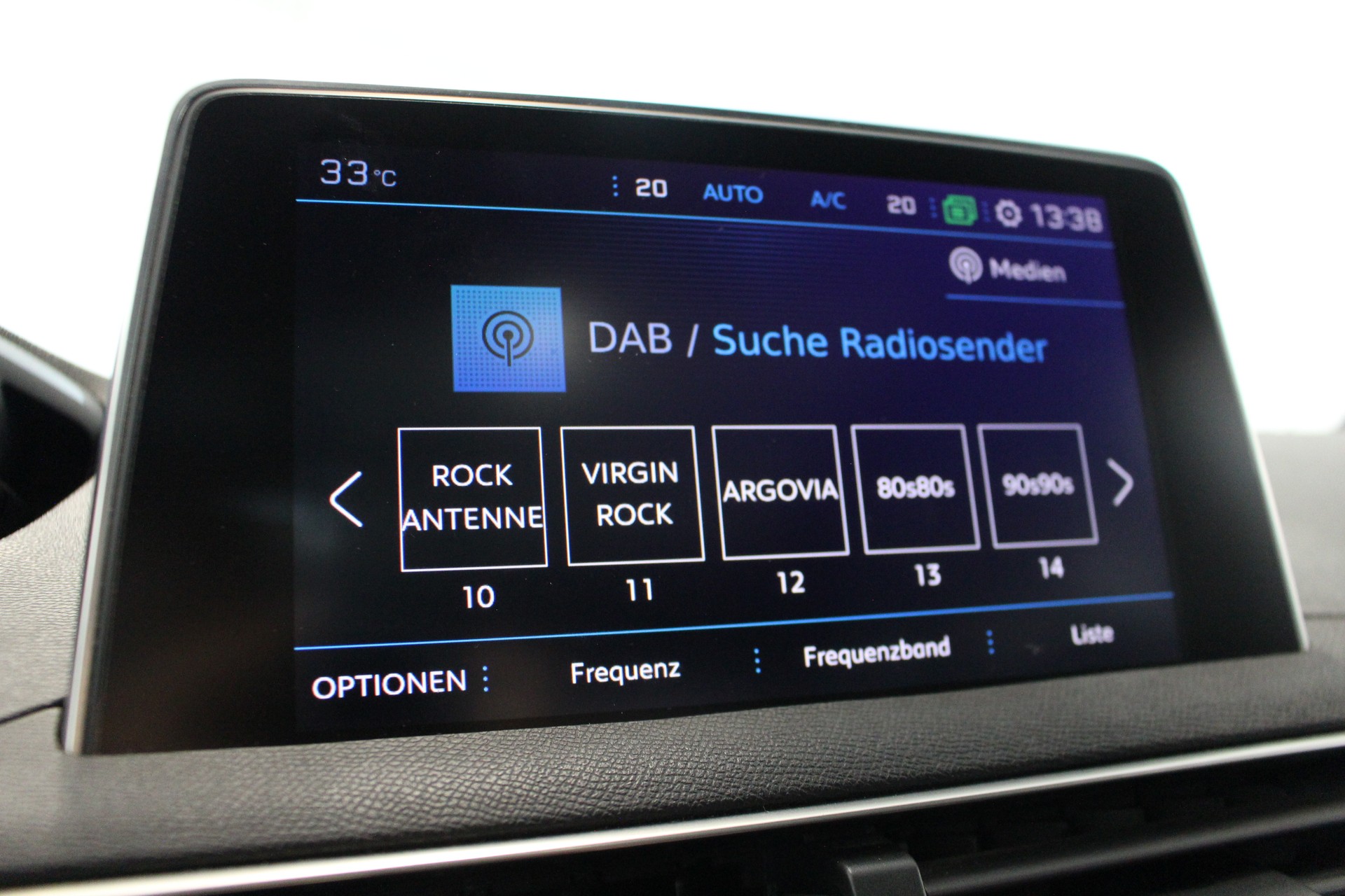 PEUGEOT 3008 2.0 BlueHDi 180 GT-image-16