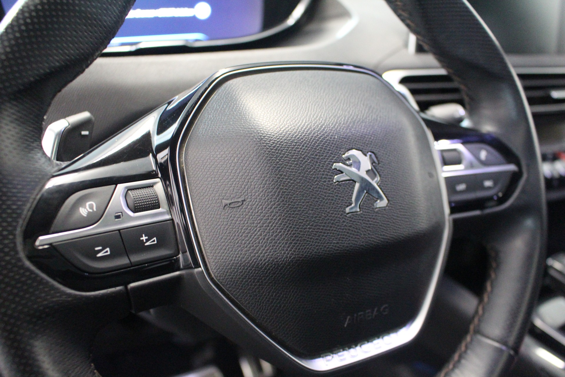 PEUGEOT 3008 2.0 BlueHDi 180 GT-image-13