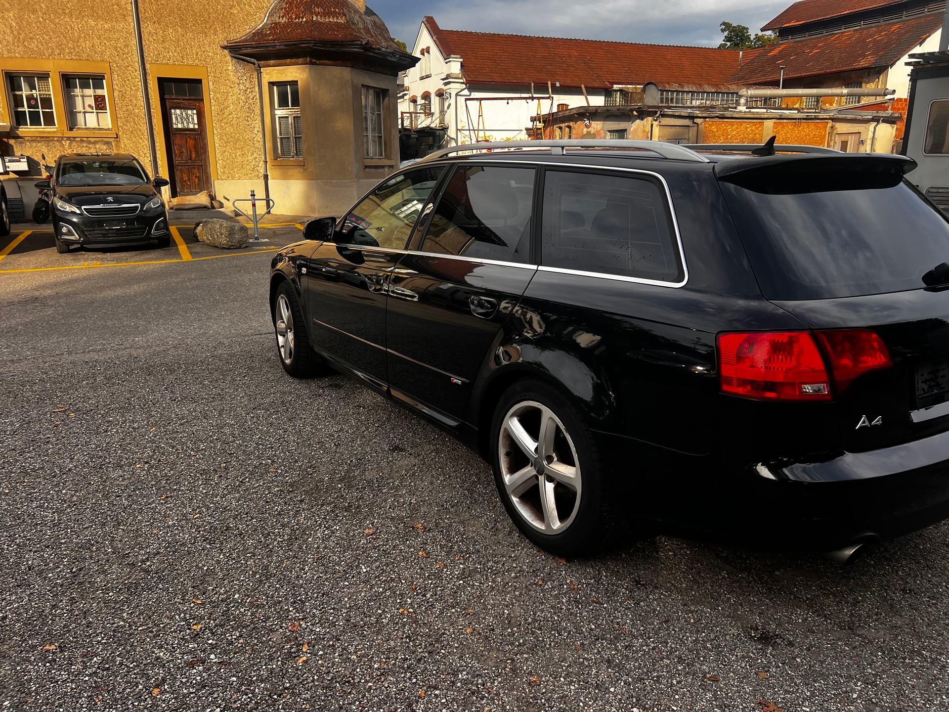 AUDI A4 Avant 2.0 Turbo FSIe-image-4