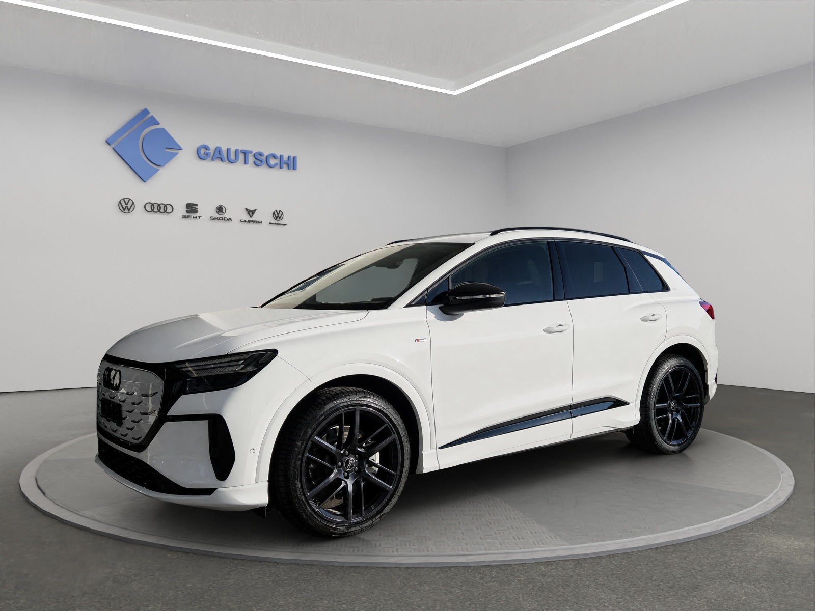 AUDI Q4 e-tron SUV quattro performance Swiss Ski-image-0