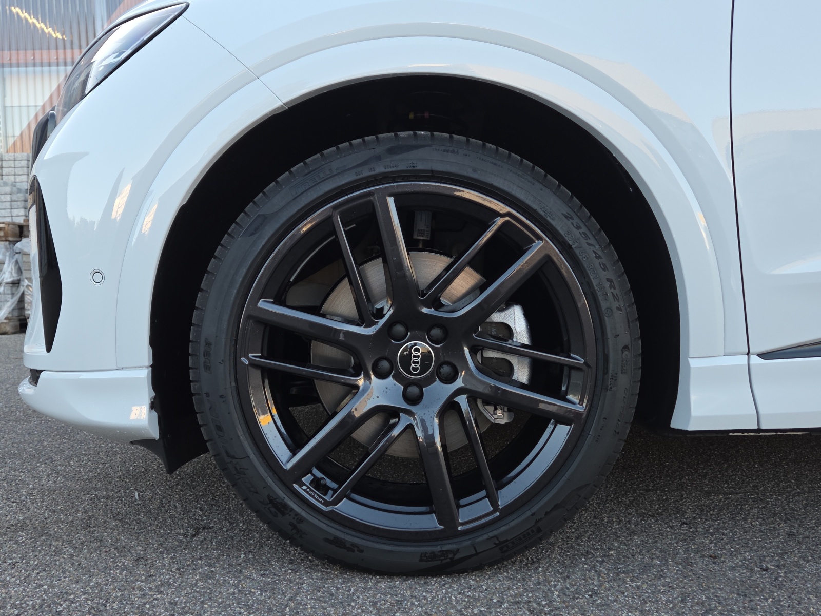 AUDI Q4 e-tron SUV quattro performance Swiss Ski-image-10
