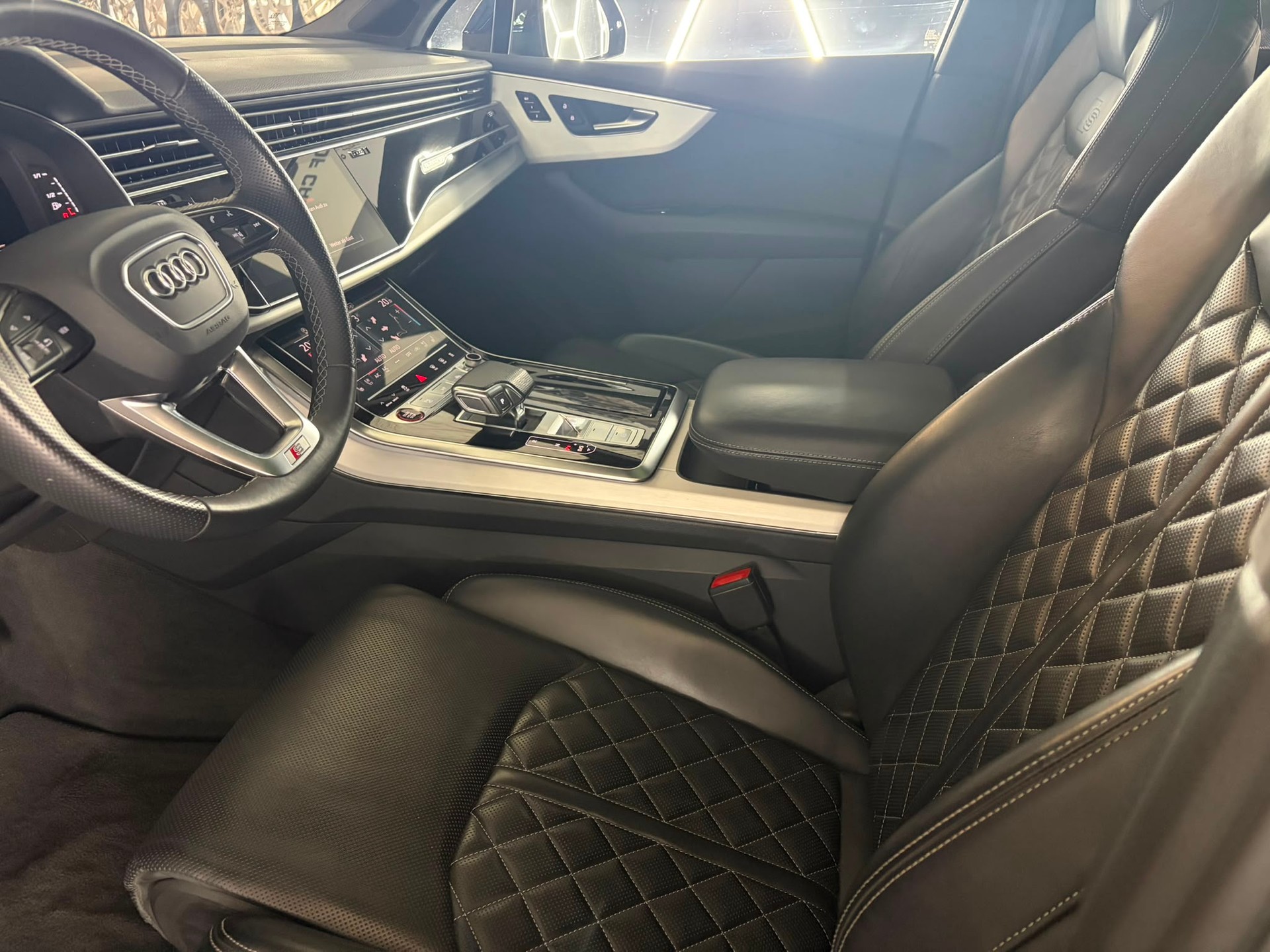 AUDI SQ7 TFSI quattro tiptronic-image-10