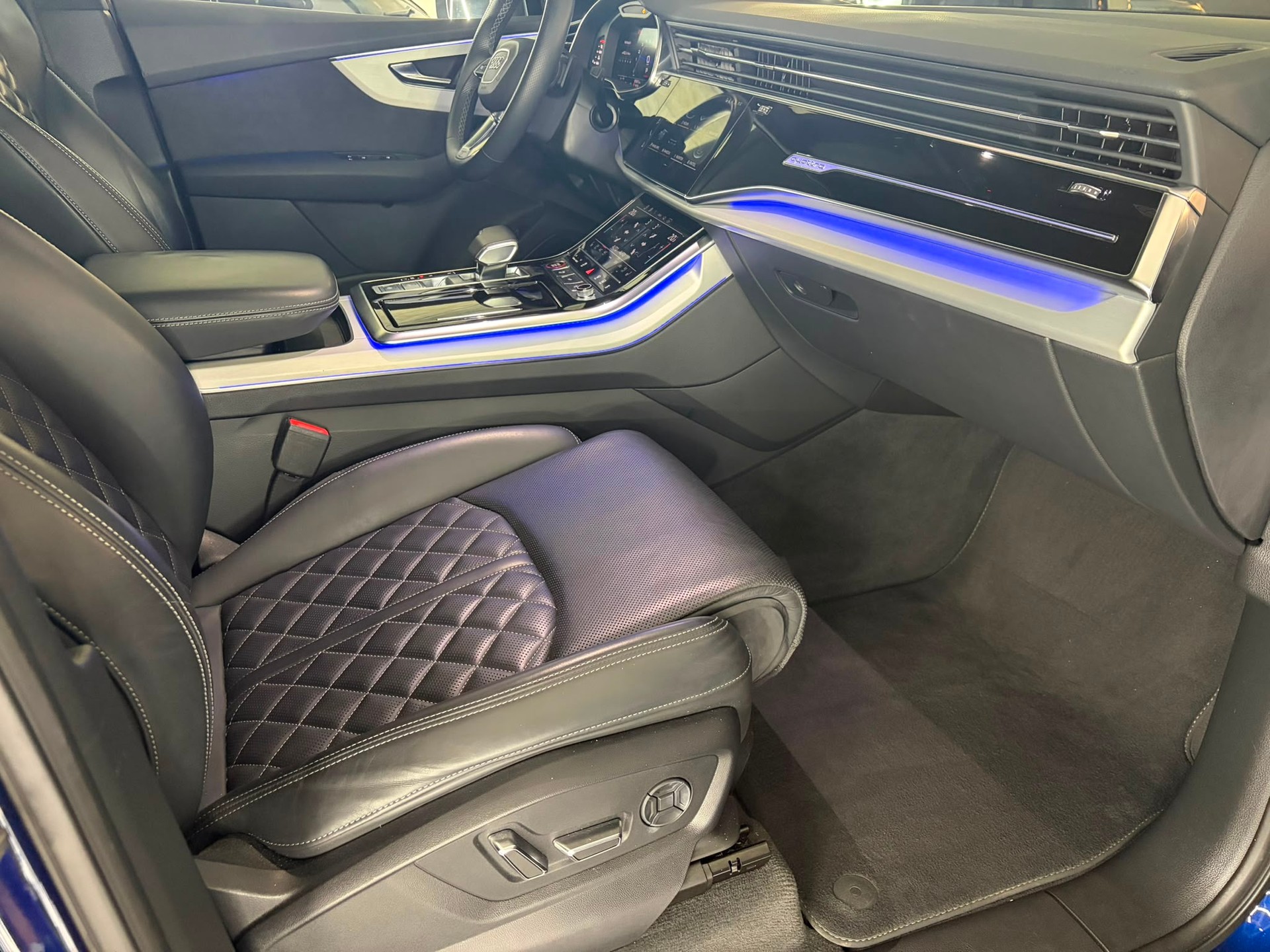 AUDI SQ7 TFSI quattro tiptronic-image-16