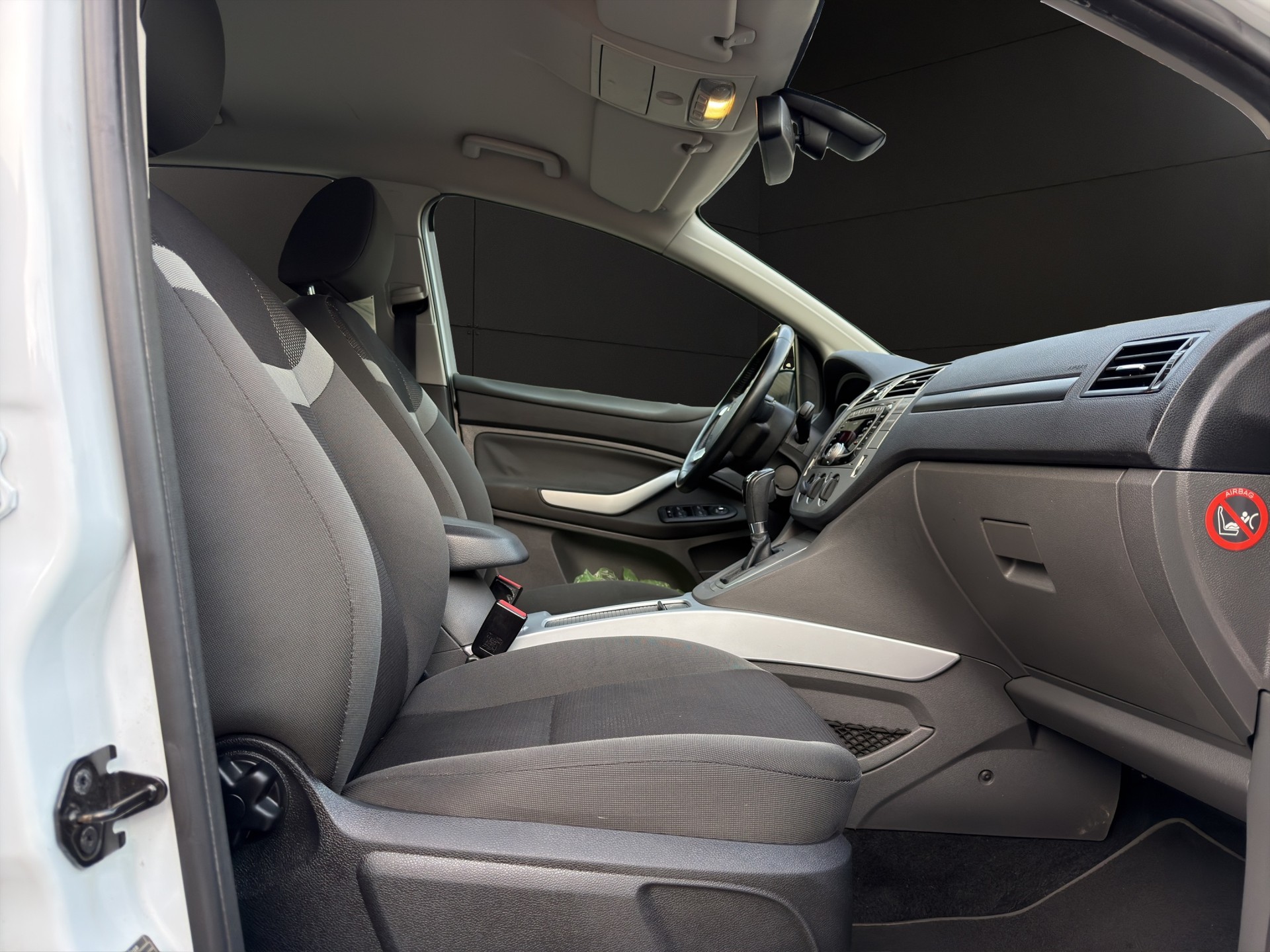 FORD Kuga 2.0 TDCi Titanium 4WD PowerShift Anhängelast 2500Kg-image-9