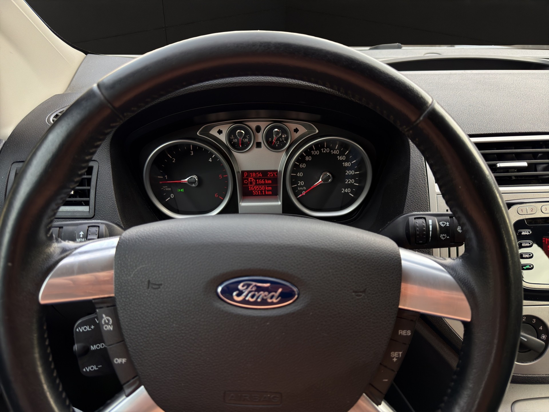 FORD Kuga 2.0 TDCi Titanium 4WD PowerShift Anhängelast 2500Kg-image-13