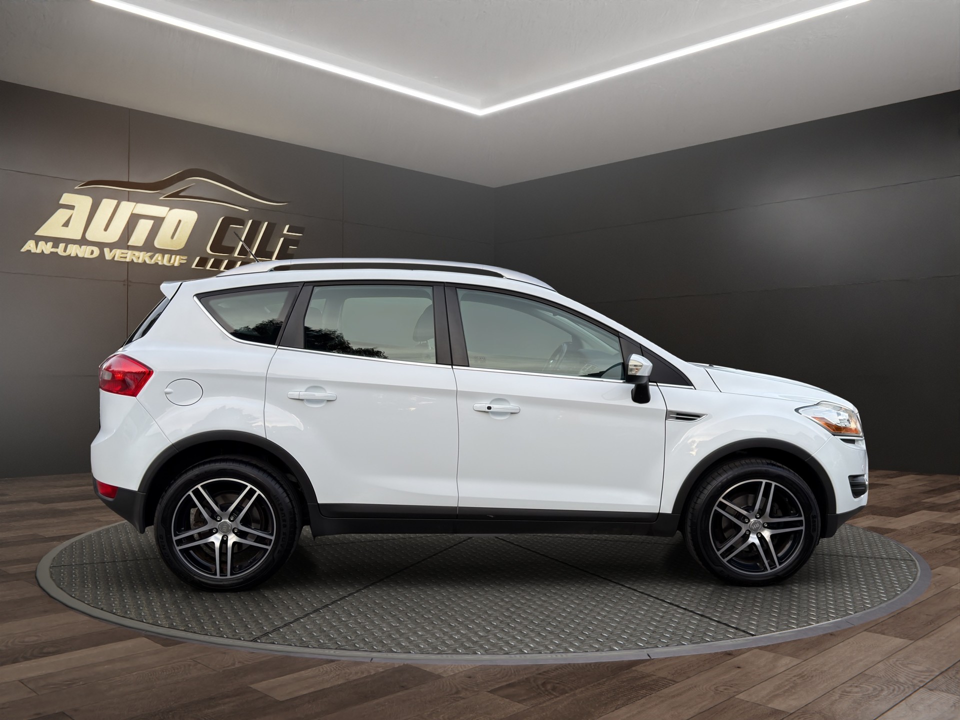 FORD Kuga 2.0 TDCi Titanium 4WD PowerShift Anhängelast 2500Kg-image-4