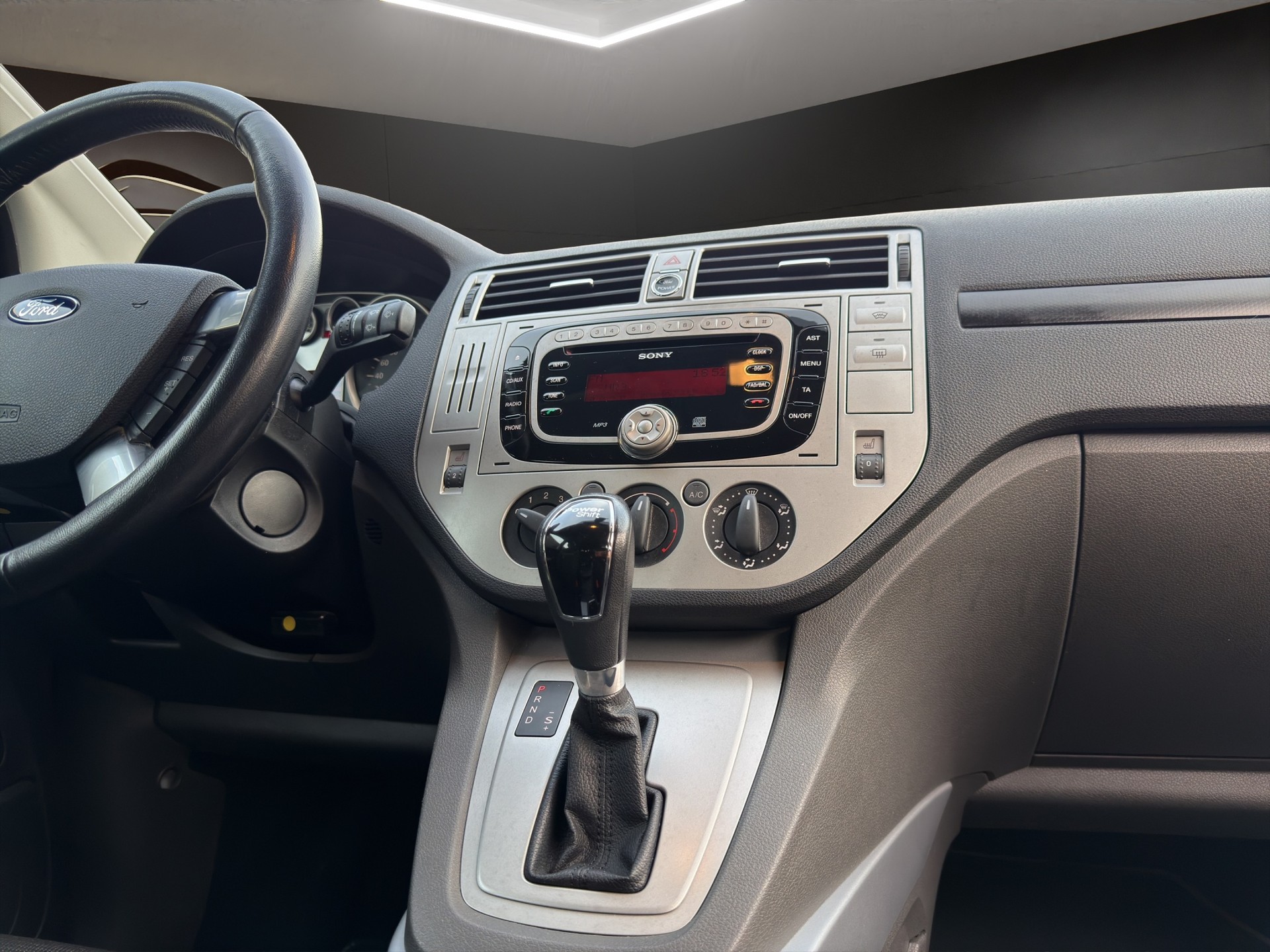 FORD Kuga 2.0 TDCi Titanium 4WD PowerShift Anhängelast 2500Kg-image-12