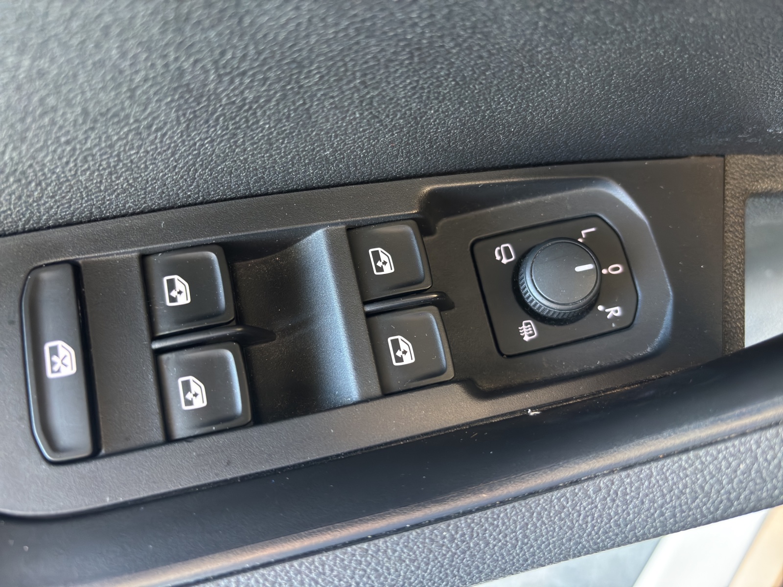 SKODA New Karoq 2.0 TSI SportLine 4x4 DSG mit AHK, Rückfahrkamera & Frontscheibenheizung-image-30