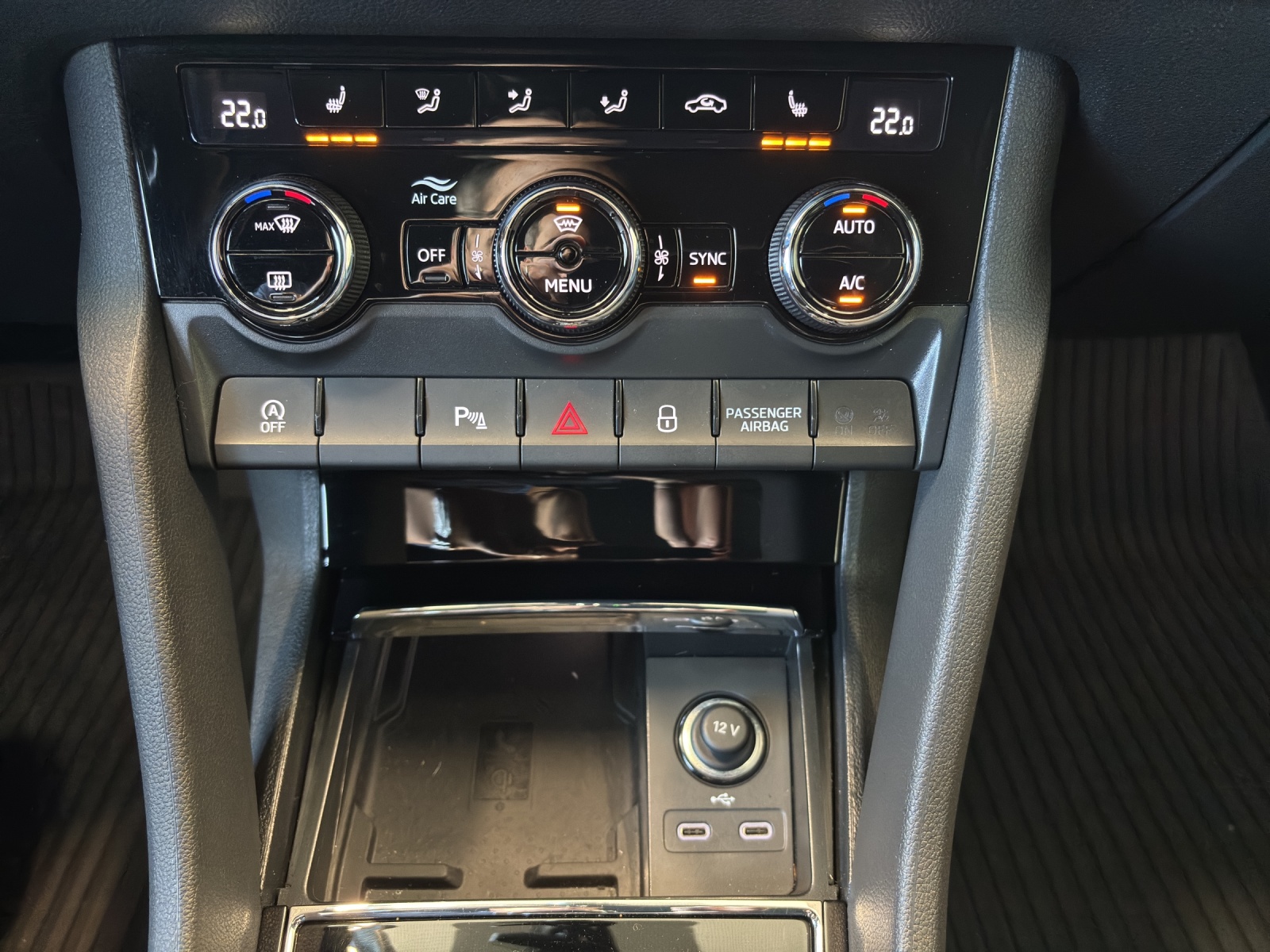 SKODA New Karoq 2.0 TSI SportLine 4x4 DSG mit AHK, Rückfahrkamera & Frontscheibenheizung-image-17