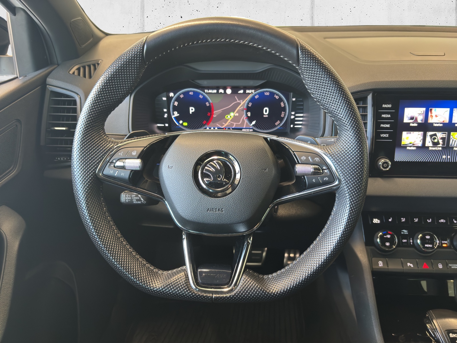 SKODA New Karoq 2.0 TSI SportLine 4x4 DSG mit AHK, Rückfahrkamera & Frontscheibenheizung-image-12