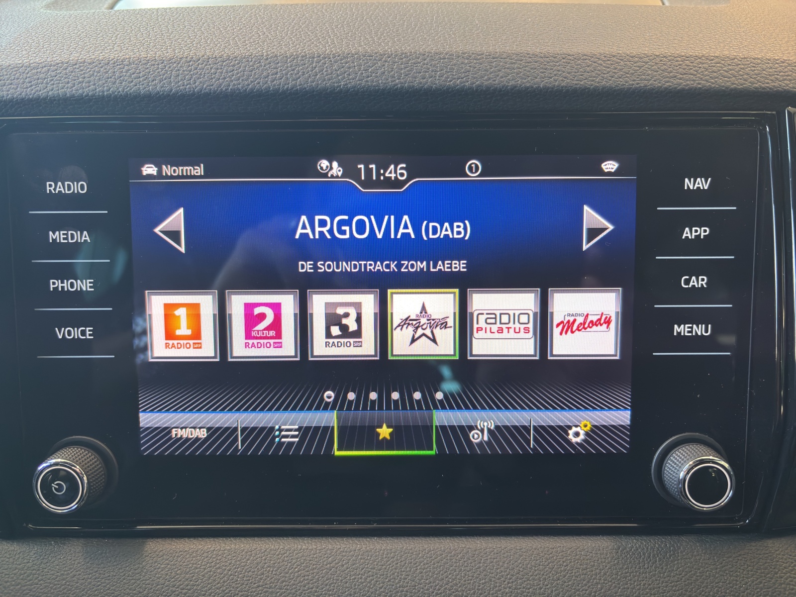 SKODA New Karoq 2.0 TSI SportLine 4x4 DSG mit AHK, Rückfahrkamera & Frontscheibenheizung-image-18