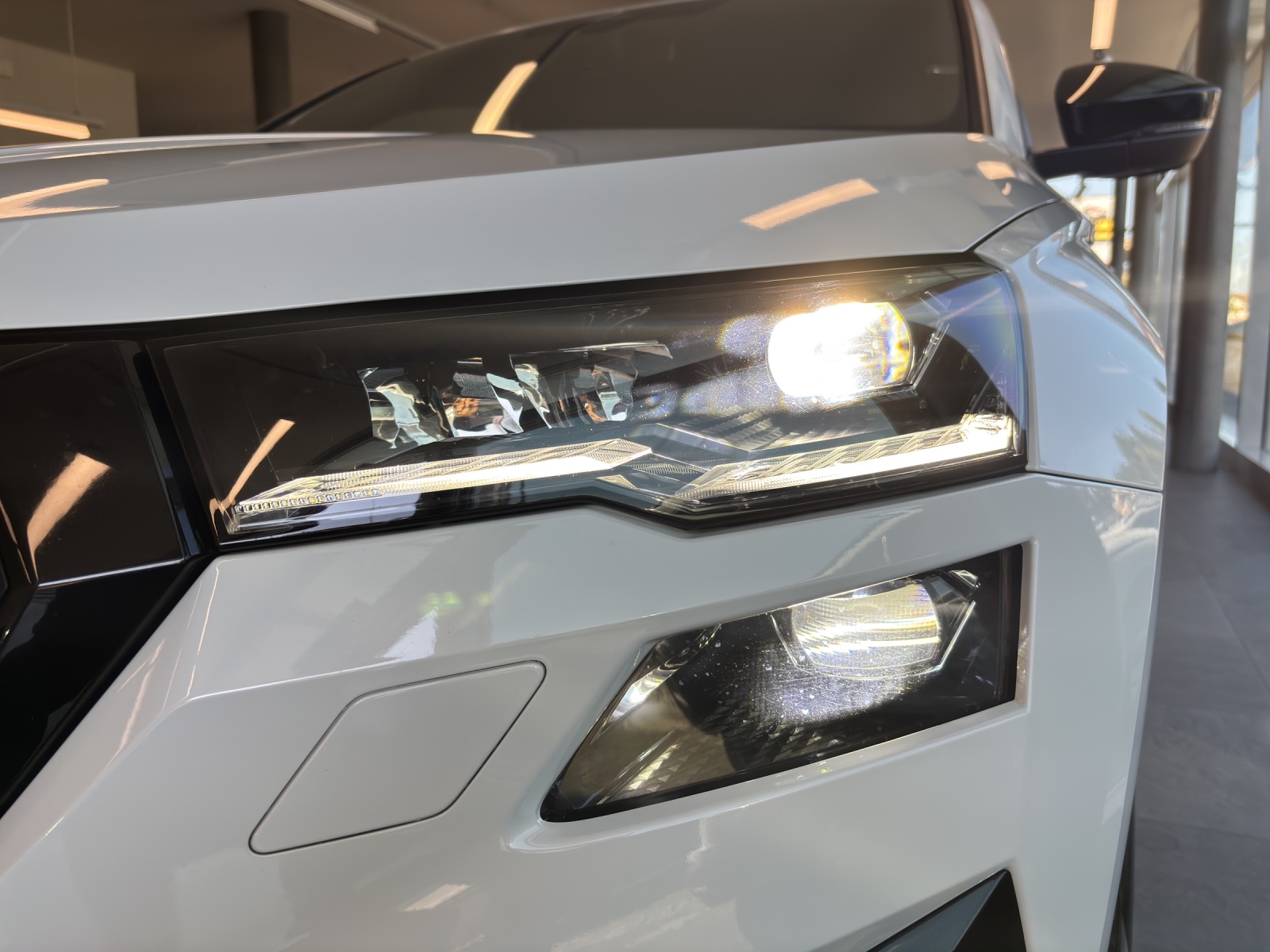 SKODA New Karoq 2.0 TSI SportLine 4x4 DSG mit AHK, Rückfahrkamera & Frontscheibenheizung-image-9