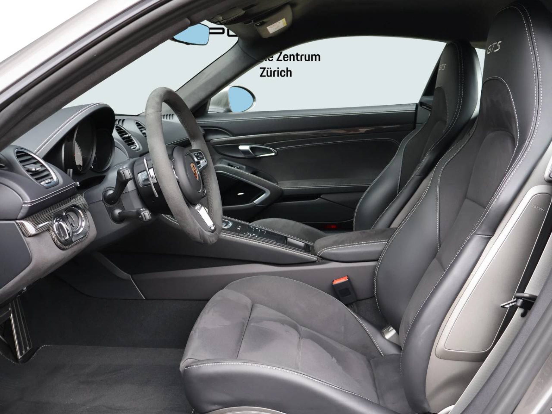 PORSCHE 718 Cayman GTS 4.0-image-12