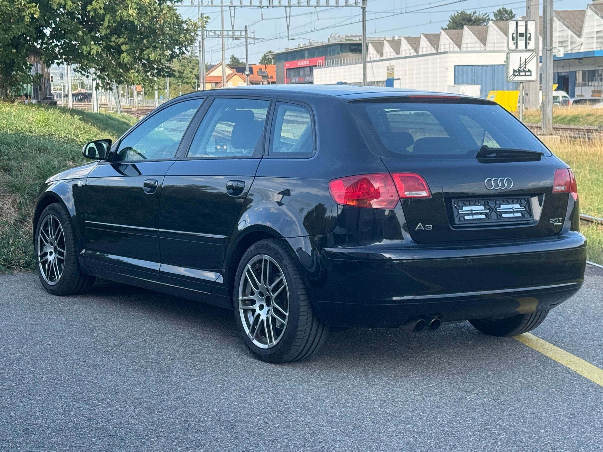 AUDI A3 Sportback 2.0 Turbo FSI Ambiente quattro-image-3