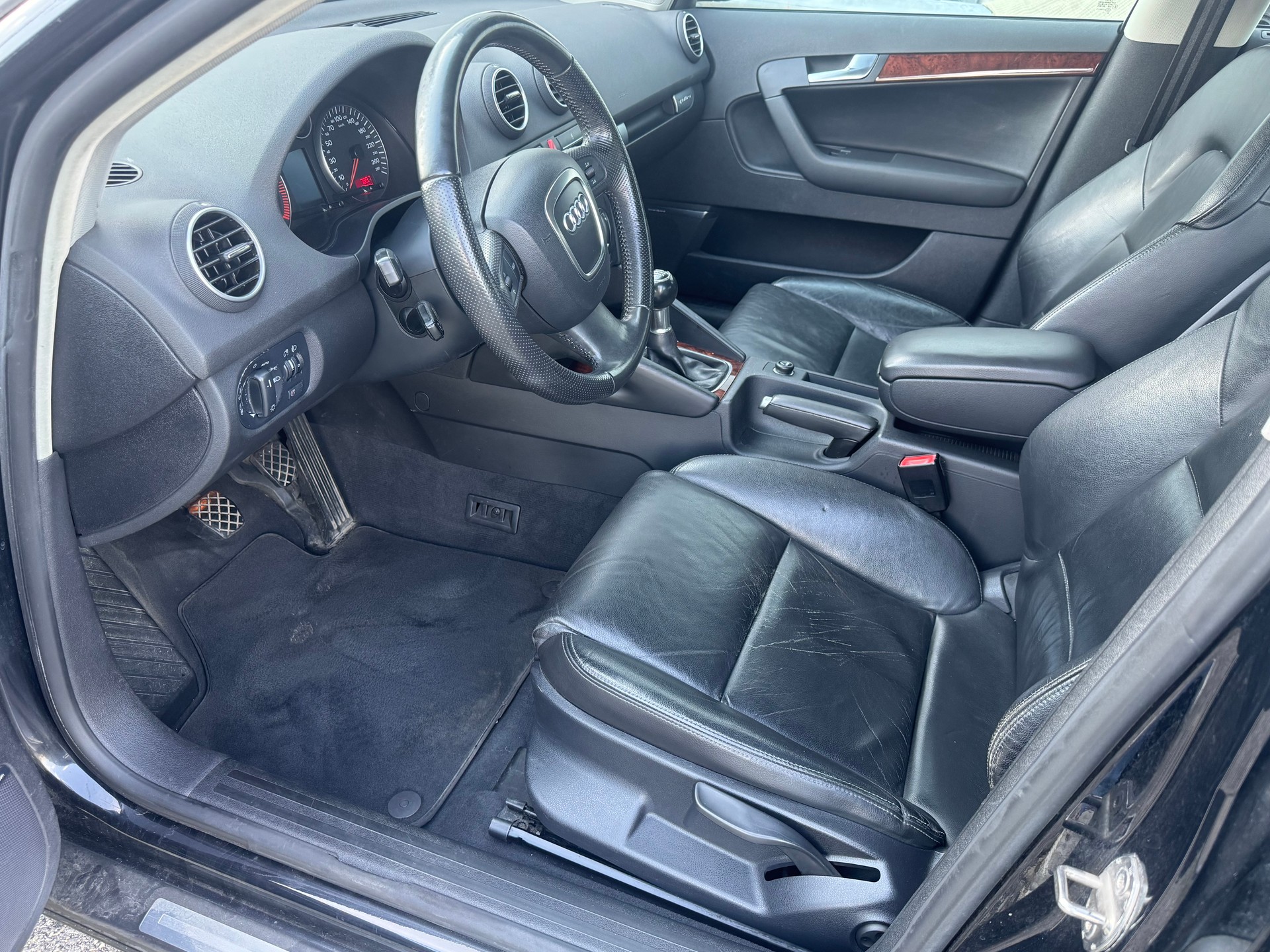 AUDI A3 Sportback 2.0 Turbo FSI Ambiente quattro-image-9