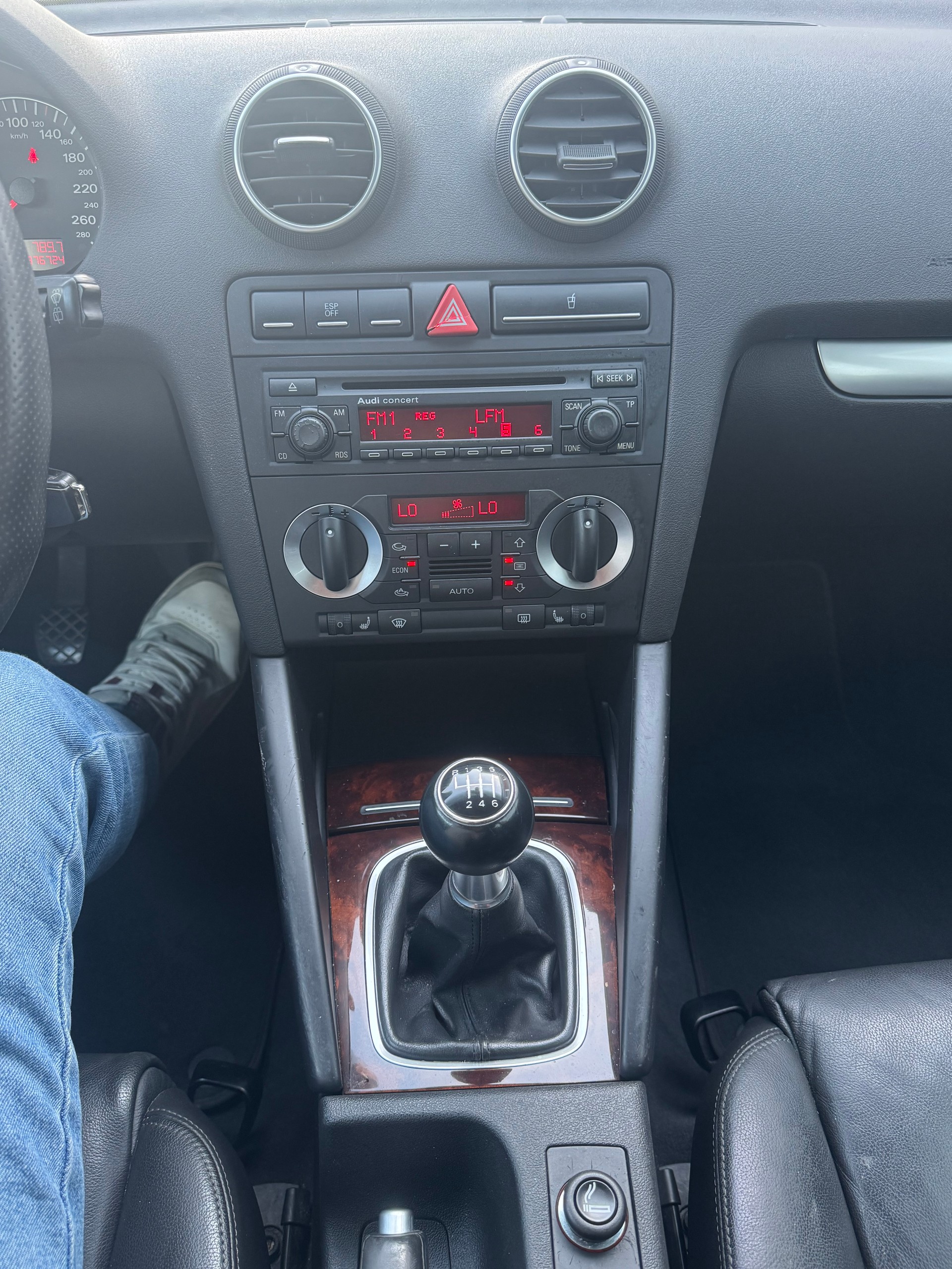 AUDI A3 Sportback 2.0 Turbo FSI Ambiente quattro-image-10