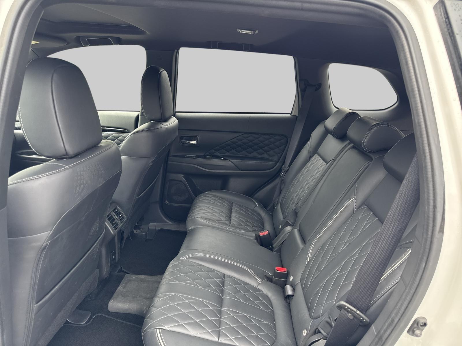 MITSUBISHI Outlander 2.4 PHEV Diamond S-Edition 4WD Automatic-image-12