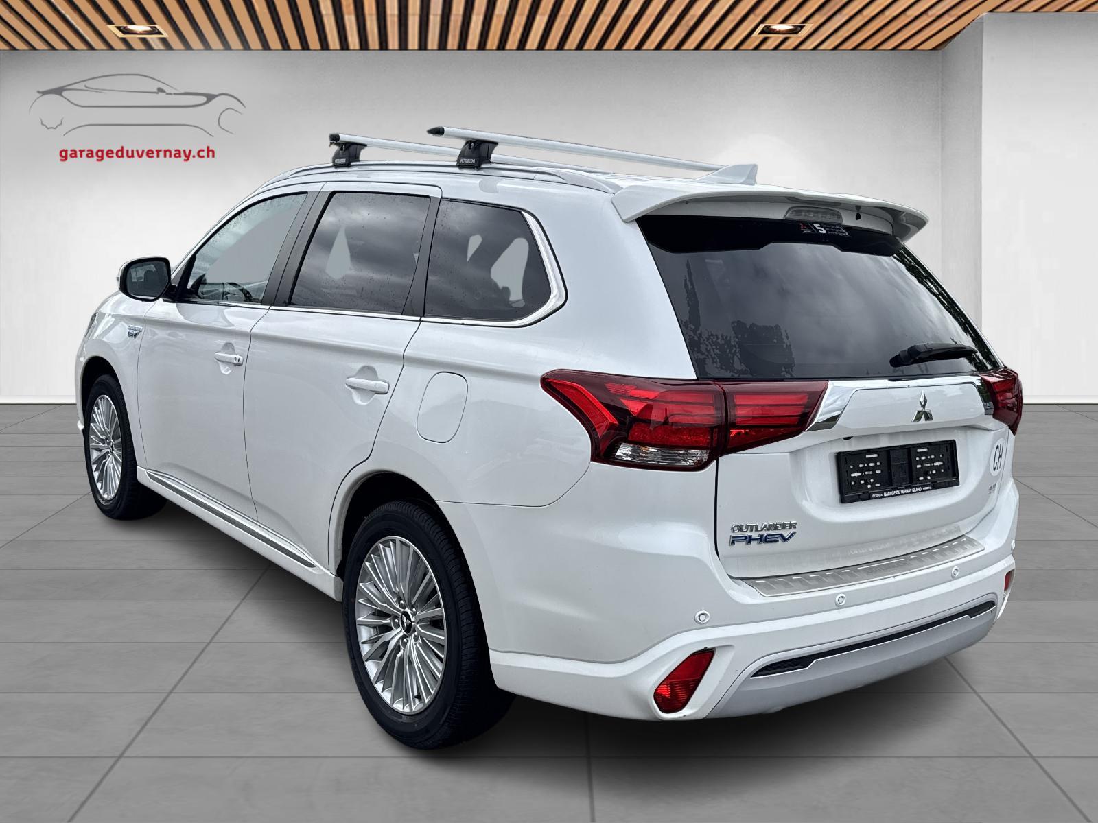 MITSUBISHI Outlander 2.4 PHEV Diamond S-Edition 4WD Automatic-image-3