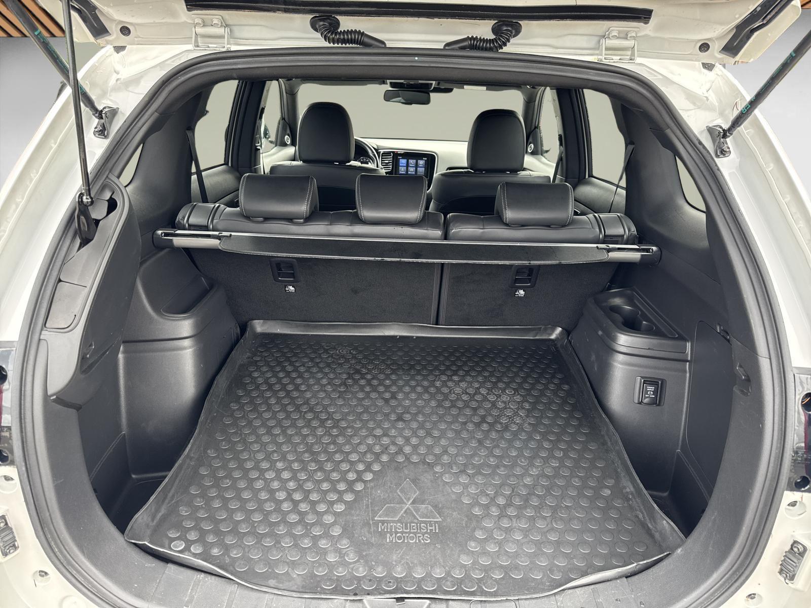 MITSUBISHI Outlander 2.4 PHEV Diamond S-Edition 4WD Automatic-image-11