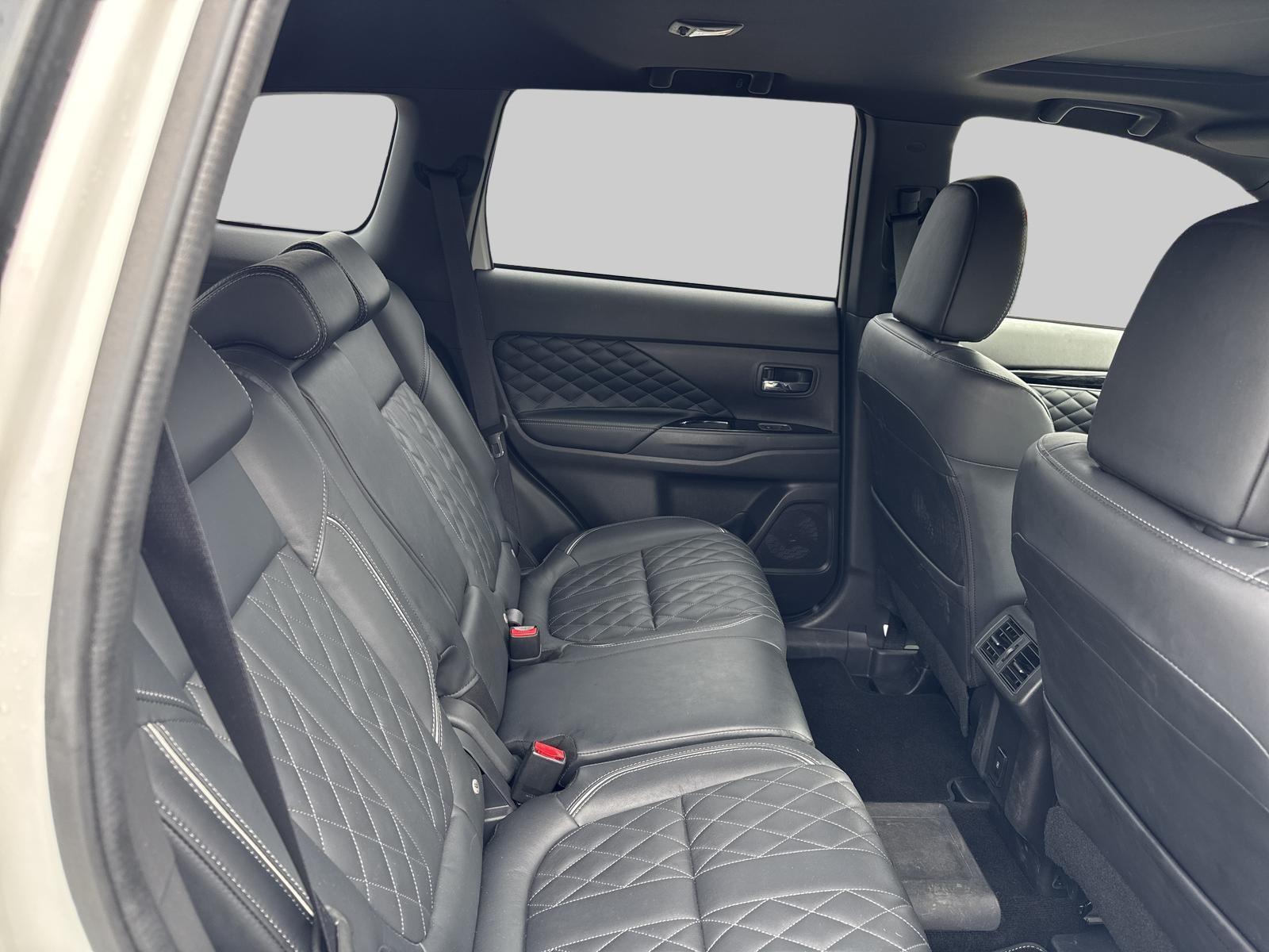 MITSUBISHI Outlander 2.4 PHEV Diamond S-Edition 4WD Automatic-image-10