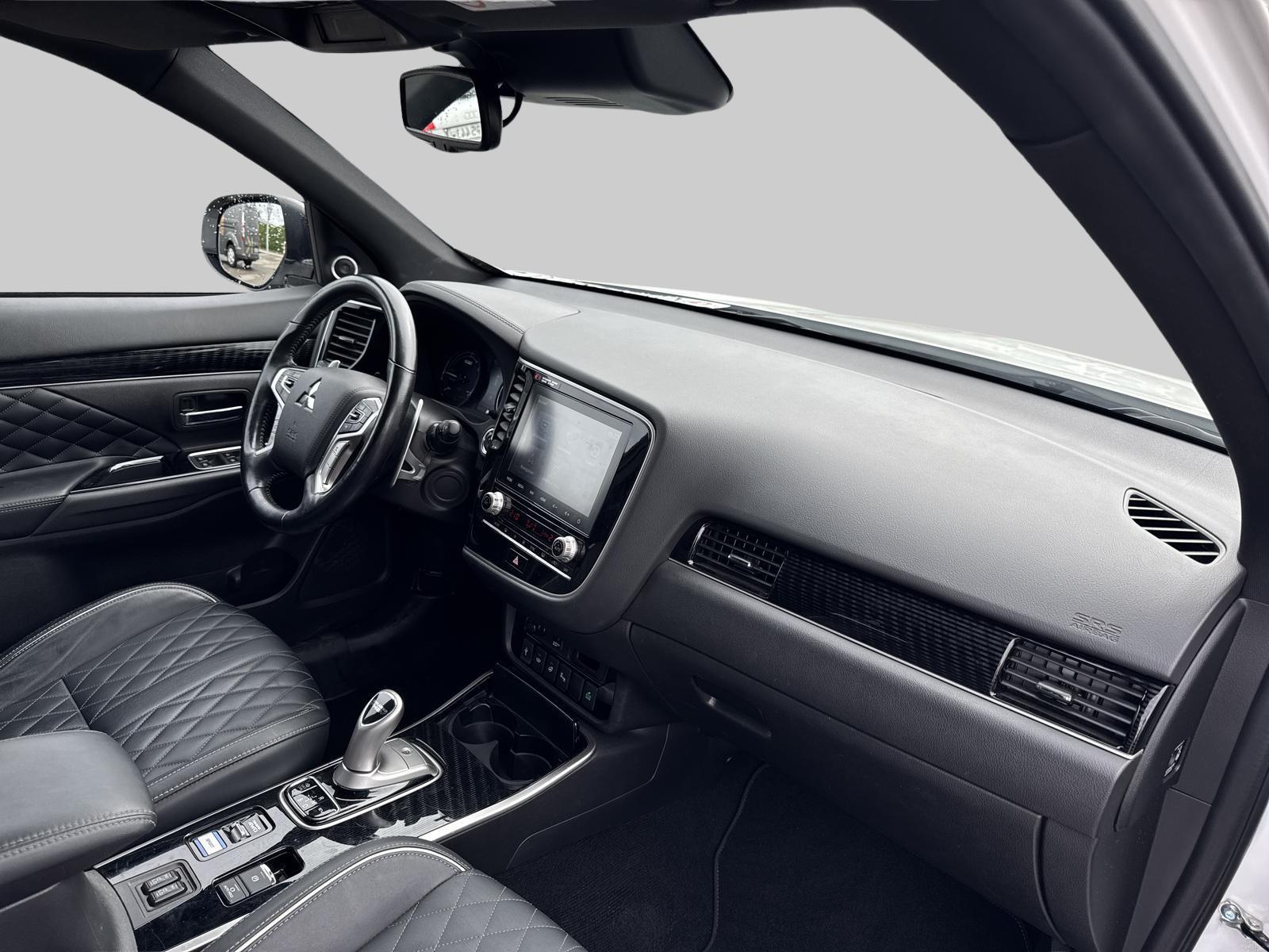 MITSUBISHI Outlander 2.4 PHEV Diamond S-Edition 4WD Automatic-image-9