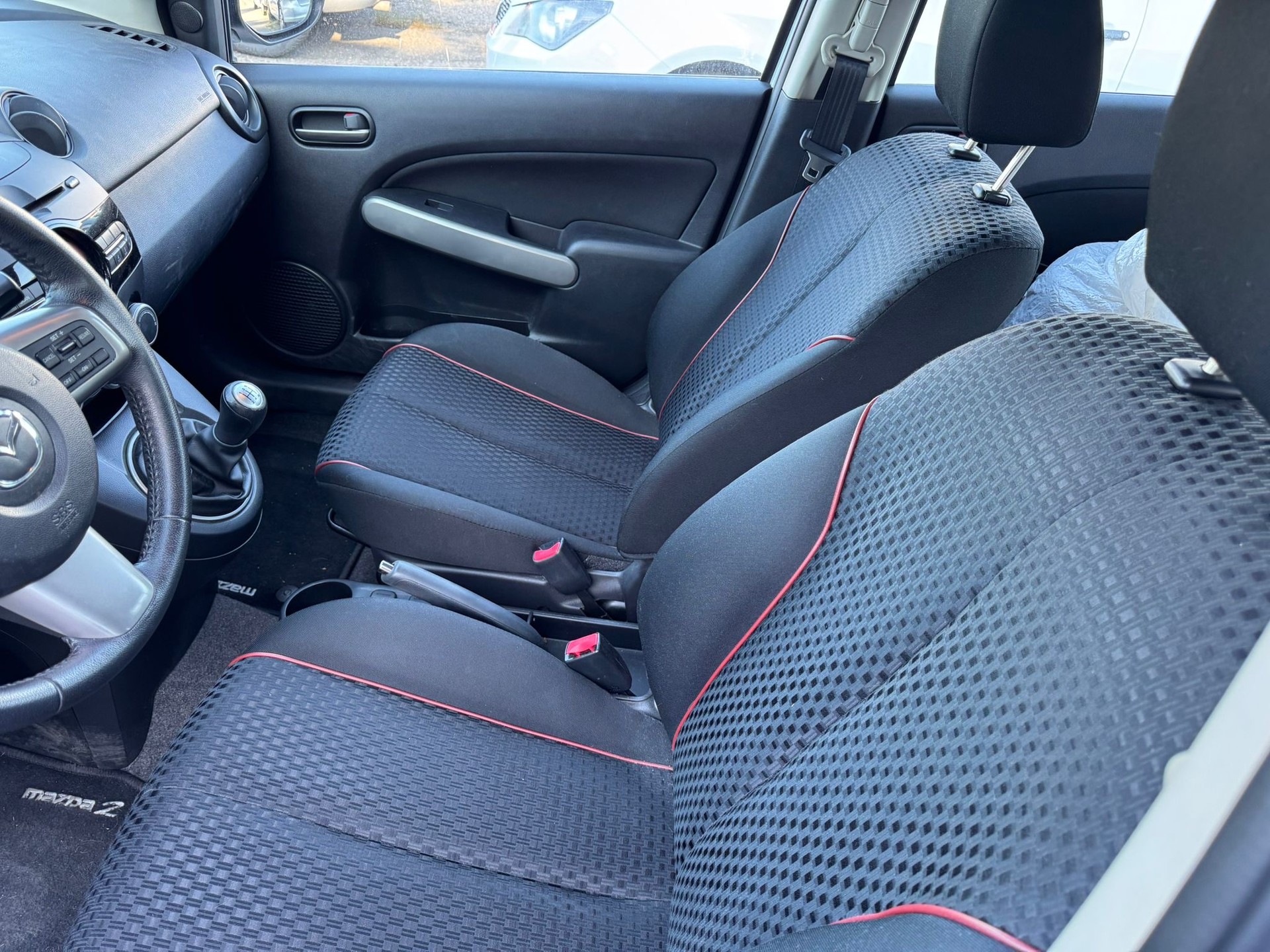 MAZDA 2 1.5i 16V Sport-image-8