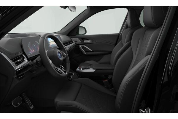 BMW iX1 30 xDrive-image-2