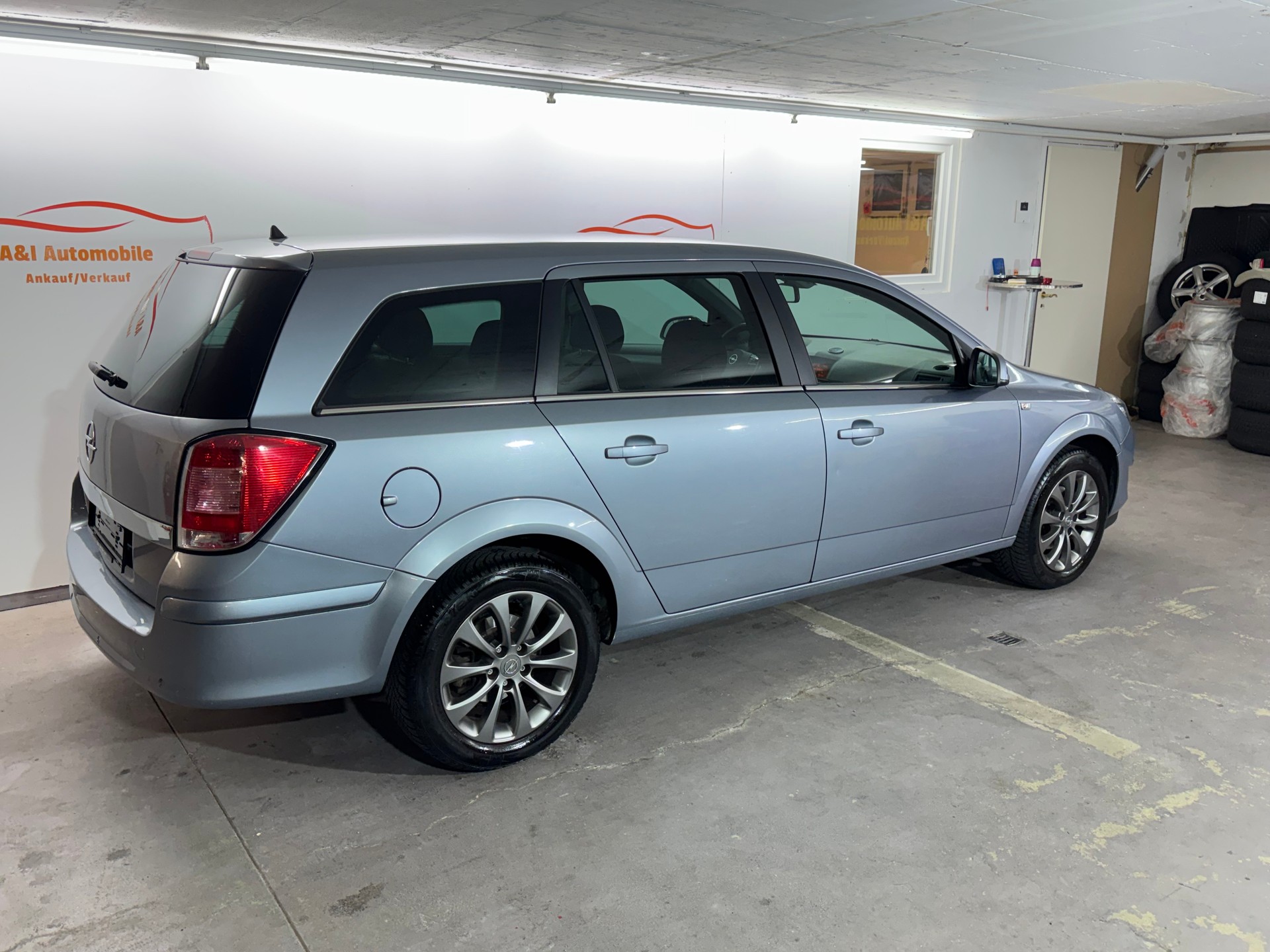 OPEL Astra Caravan 1.8i 16V Anniversary Ed. Aut.-image-3