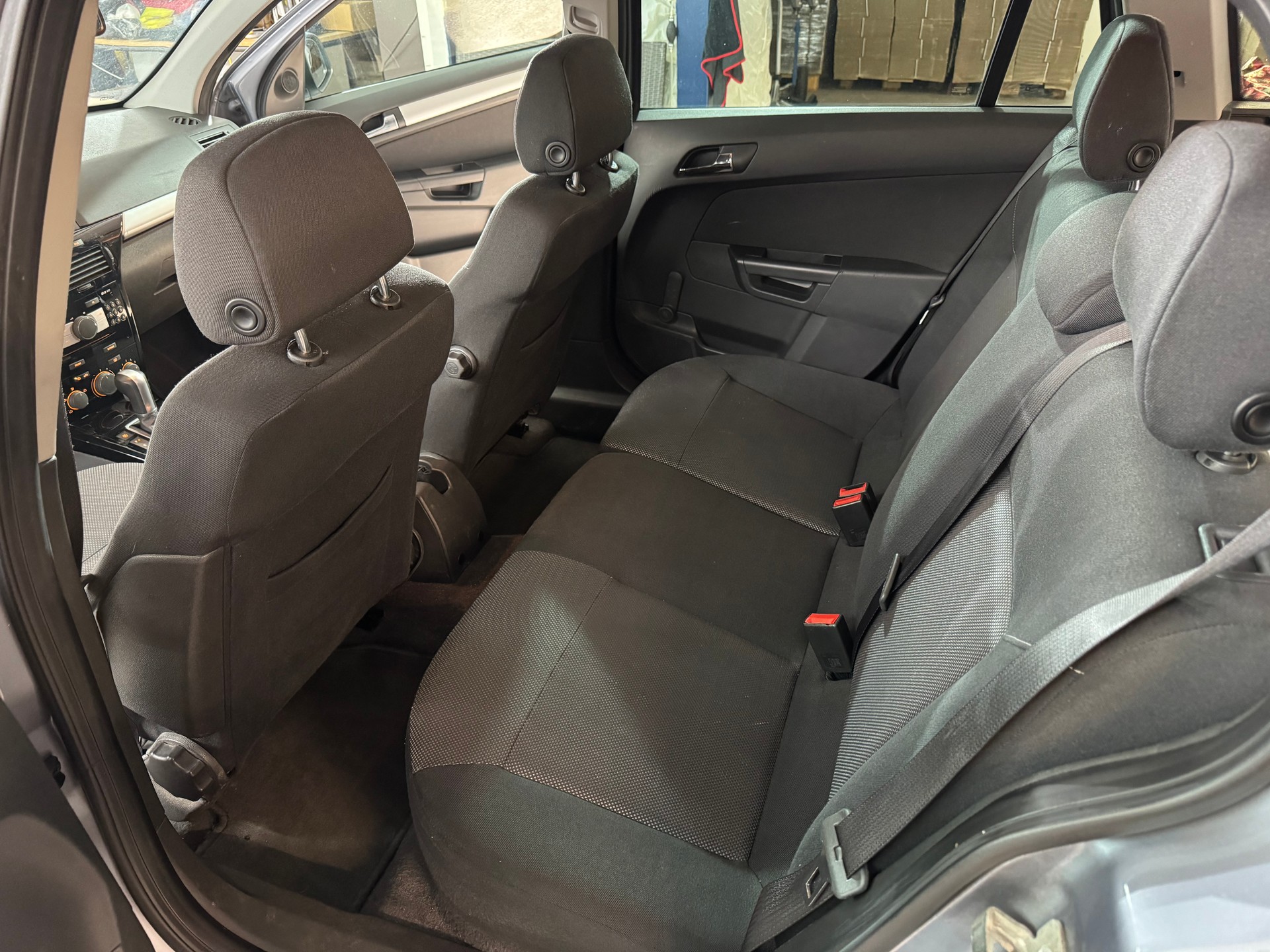 OPEL Astra Caravan 1.8i 16V Anniversary Ed. Aut.-image-10