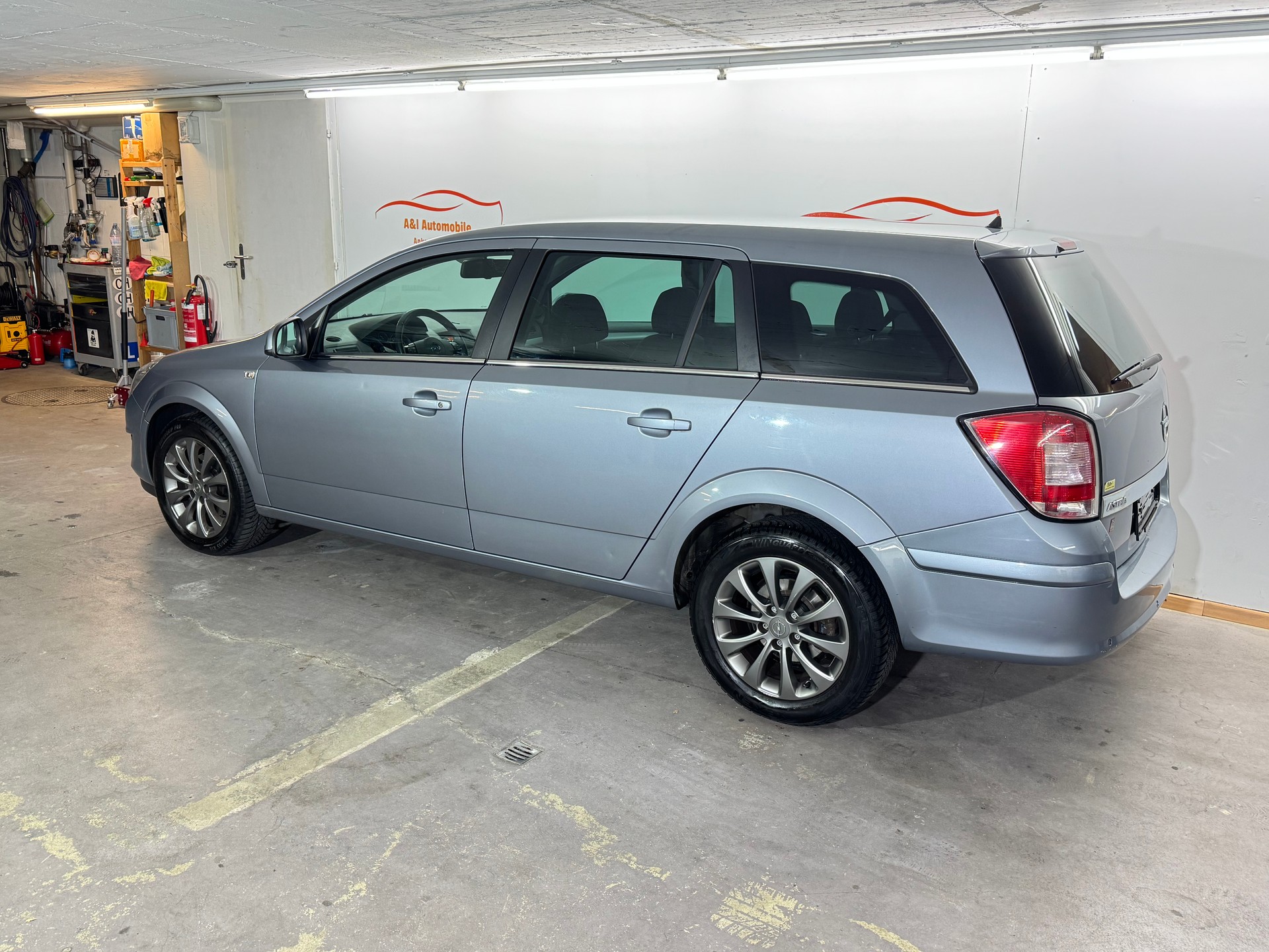 OPEL Astra Caravan 1.8i 16V Anniversary Ed. Aut.-image-2