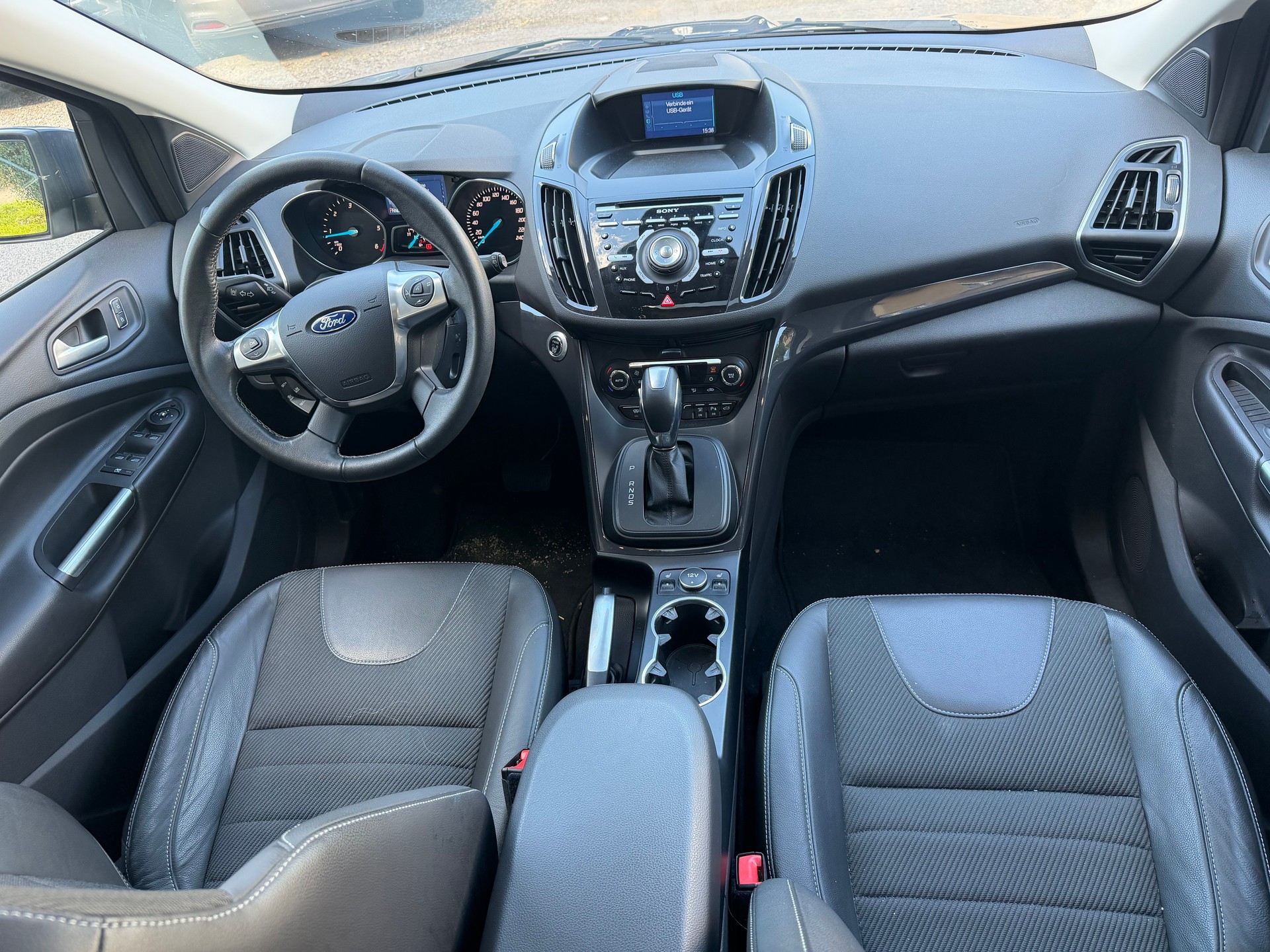 FORD Kuga 2.0 TDCi Titanium 4WD PowerShift-image-9