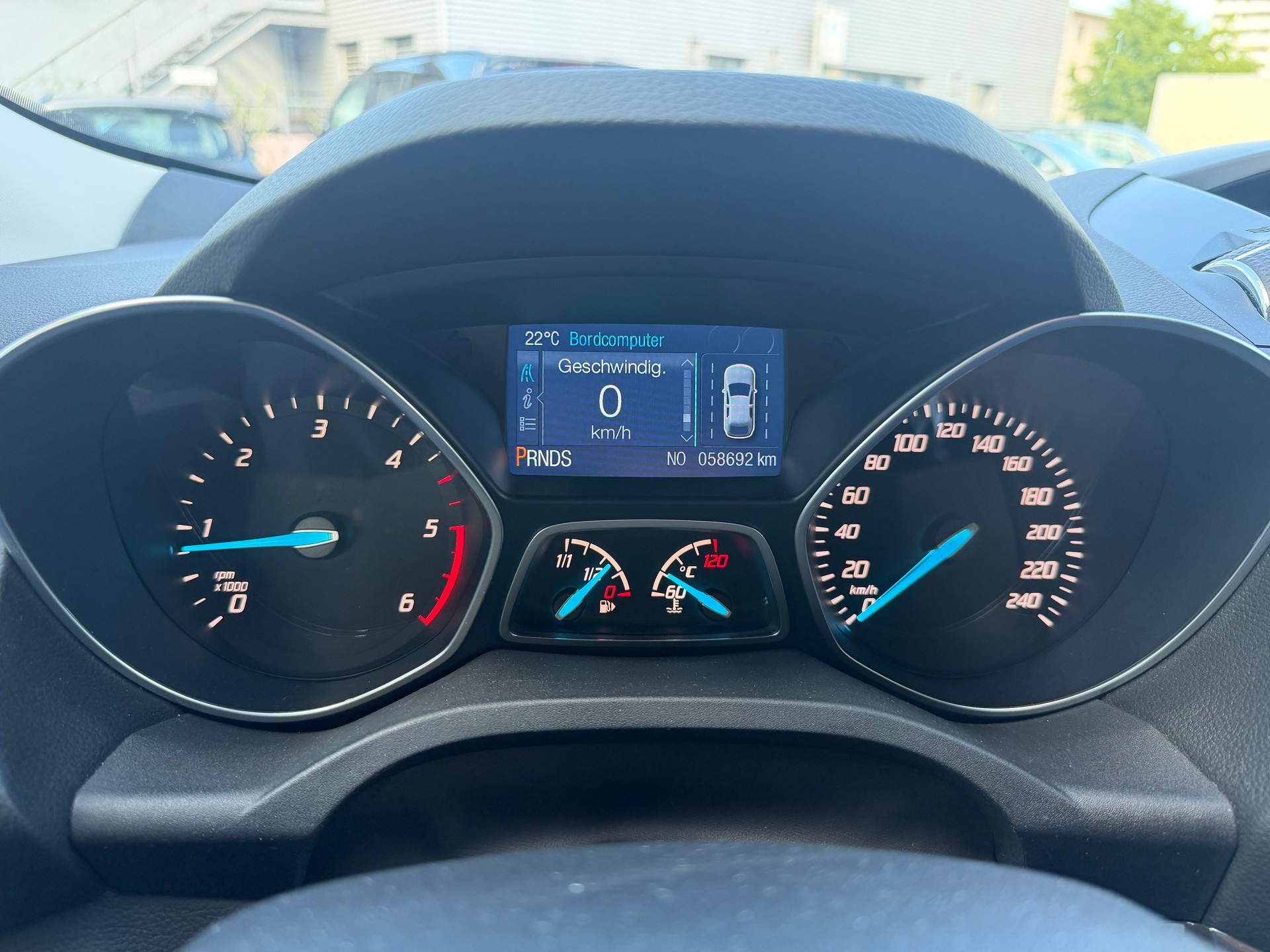 FORD Kuga 2.0 TDCi Titanium 4WD PowerShift-image-12