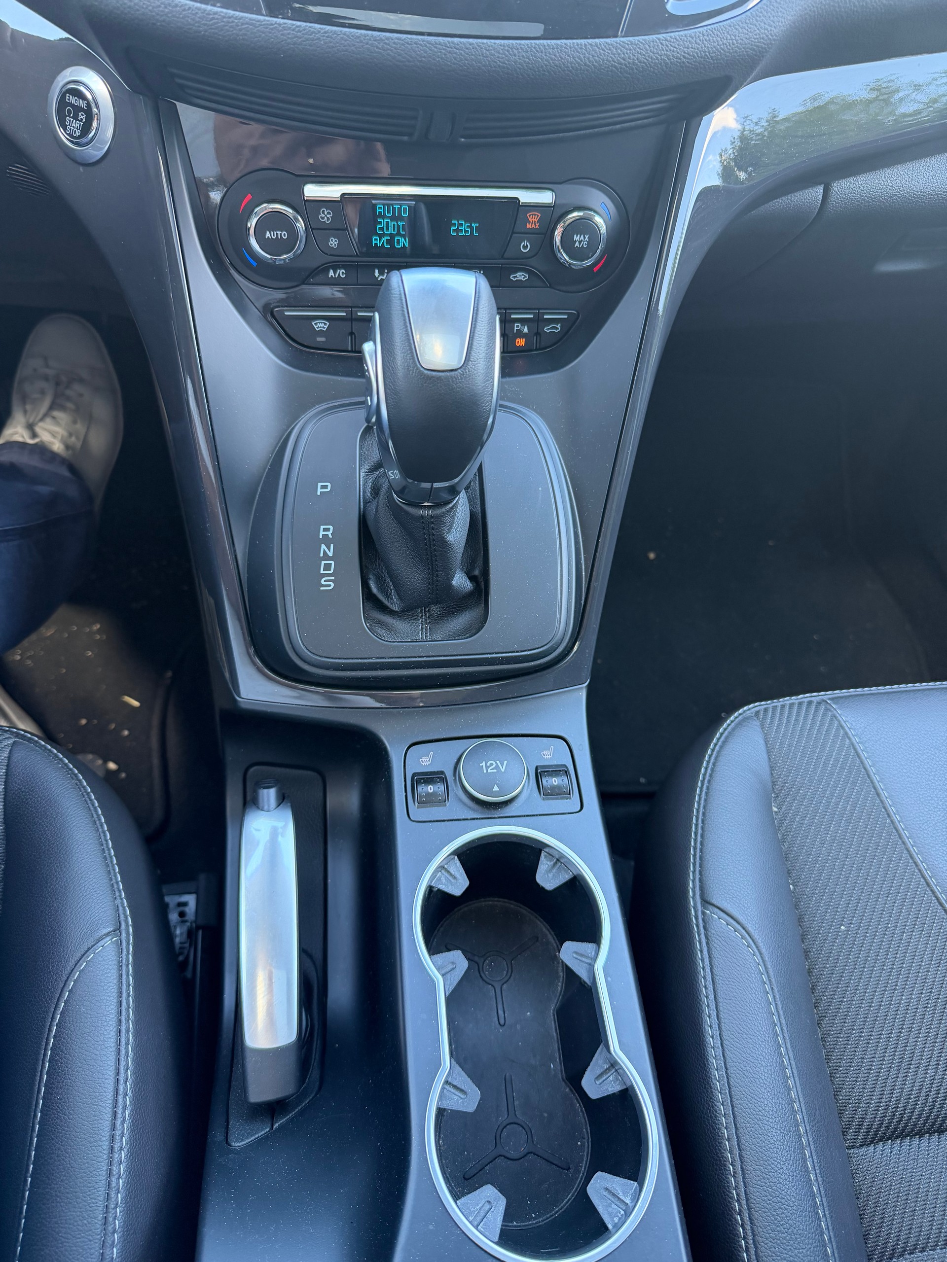 FORD Kuga 2.0 TDCi Titanium 4WD PowerShift-image-14