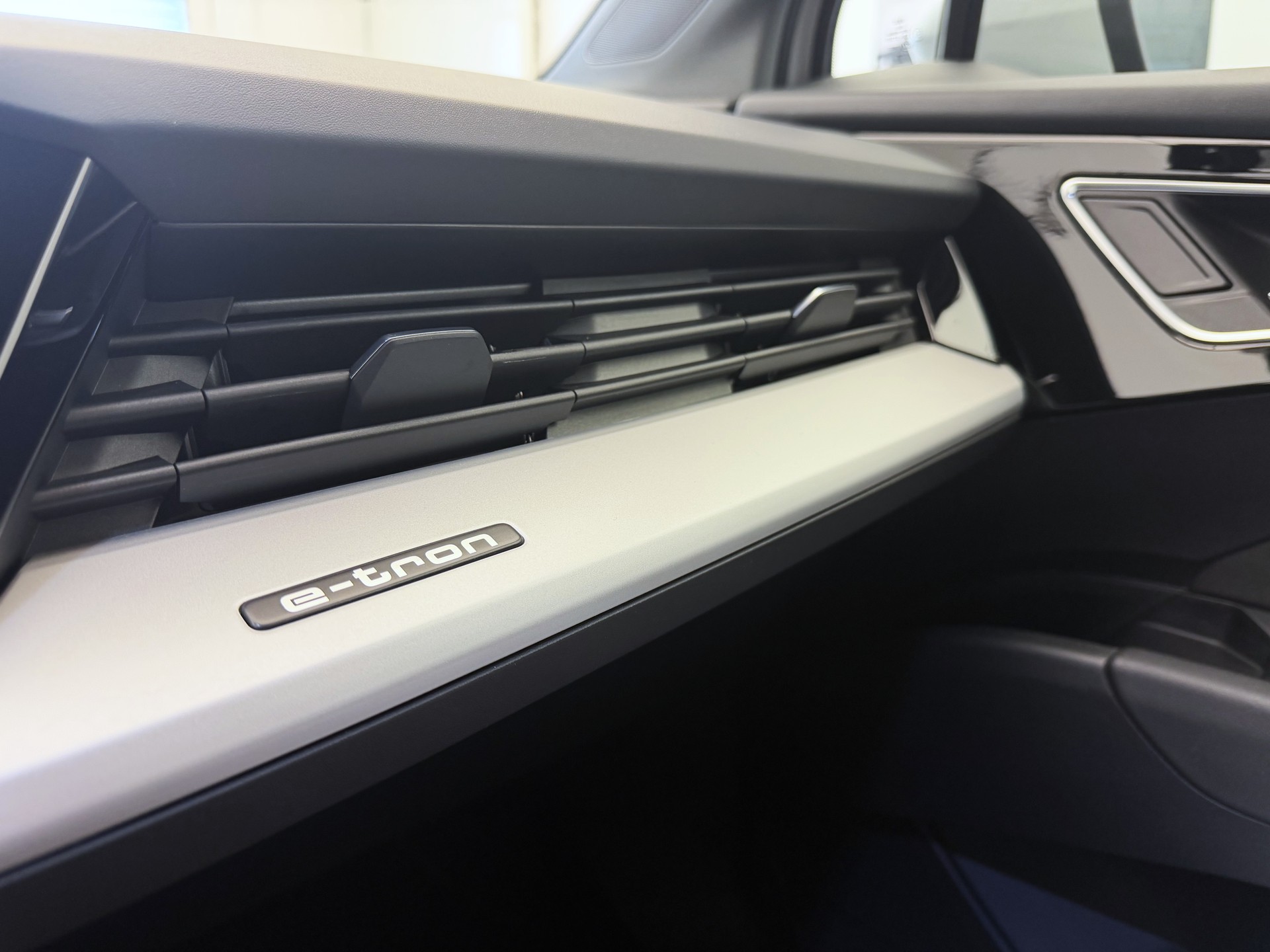 AUDI Q4 Sportback e-tron 35-image-17