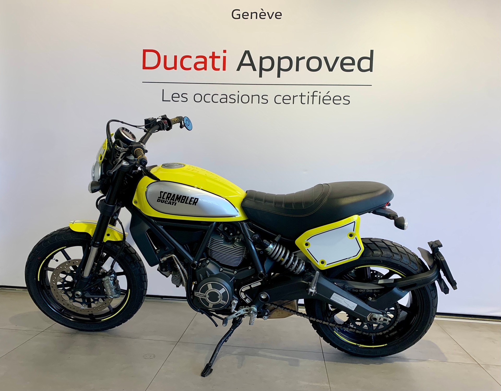 DUCATI Scrambler 800 Flat Track Pro-showroom-element-1