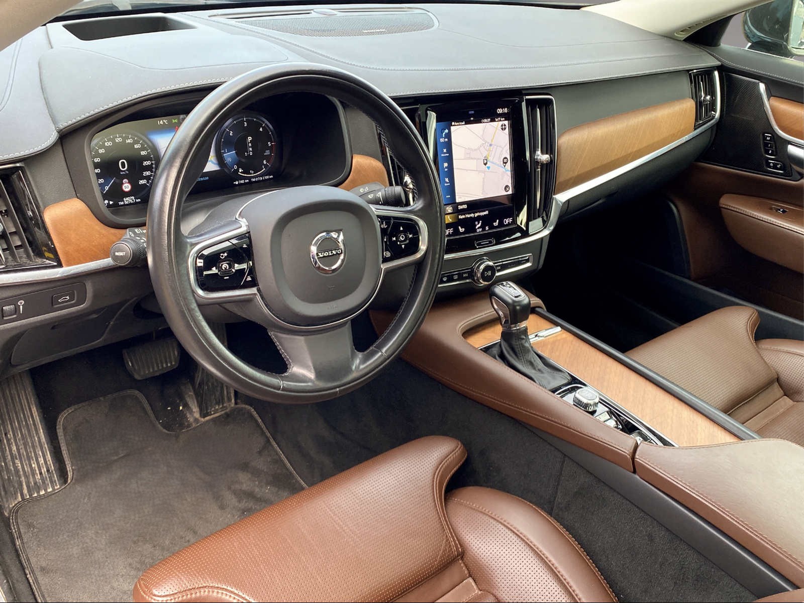 VOLVO S90 2.0 D5 Inscription AWD-image-6